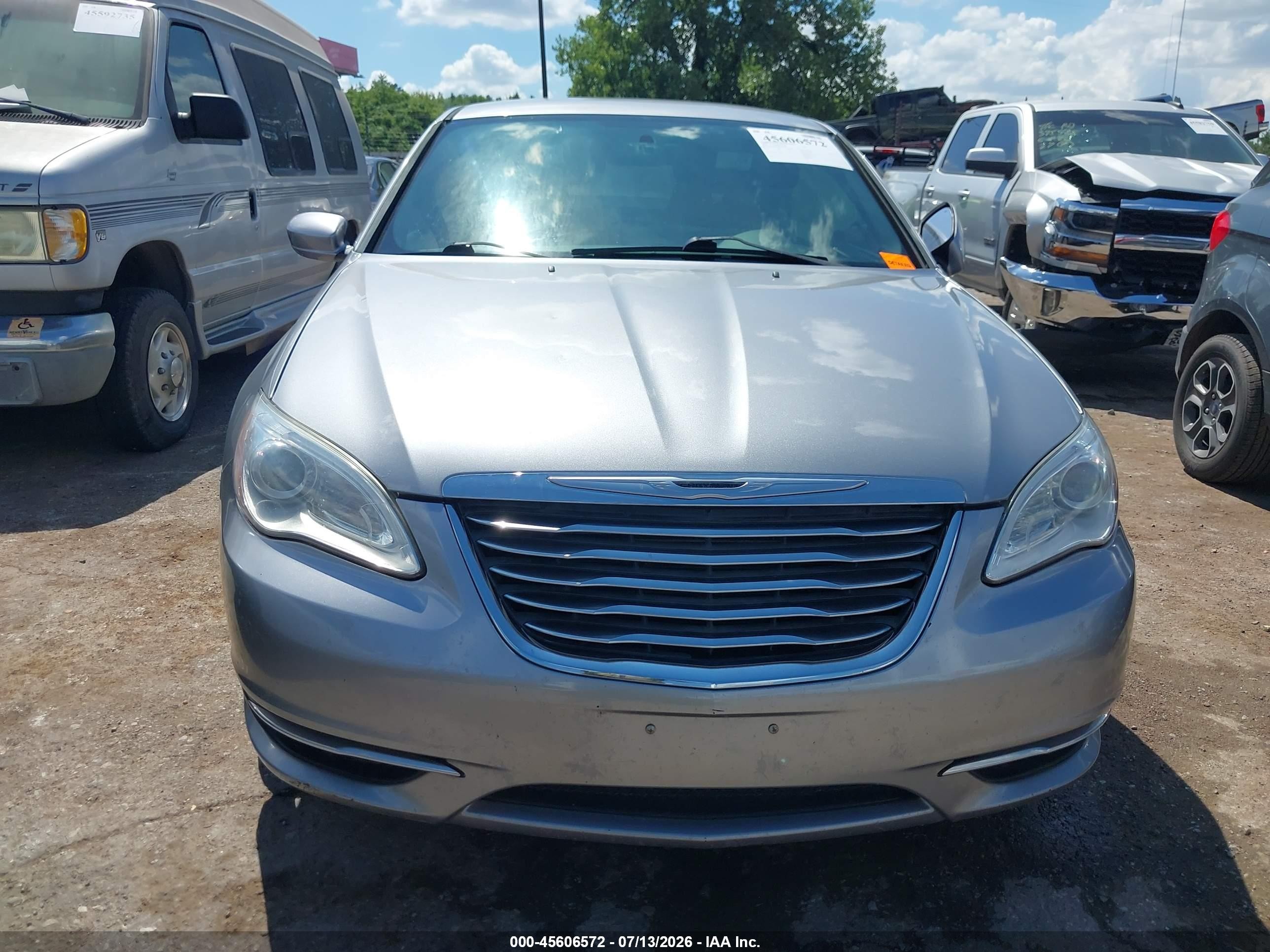 2014 Chrysler 200 Touring Серебряный vin: 1C3CCBBG3EN105897