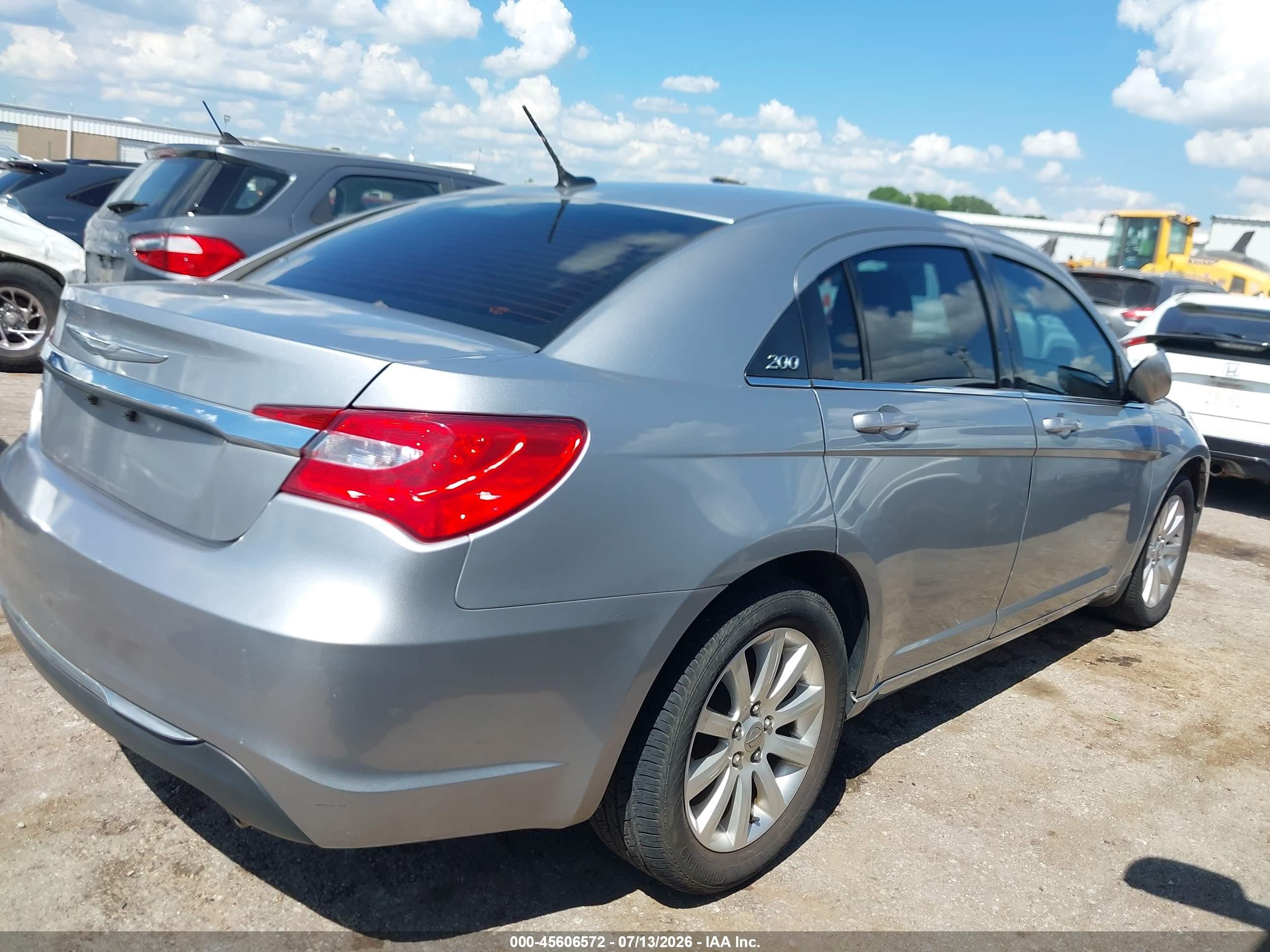 2014 Chrysler 200 Touring Серебряный vin: 1C3CCBBG3EN105897