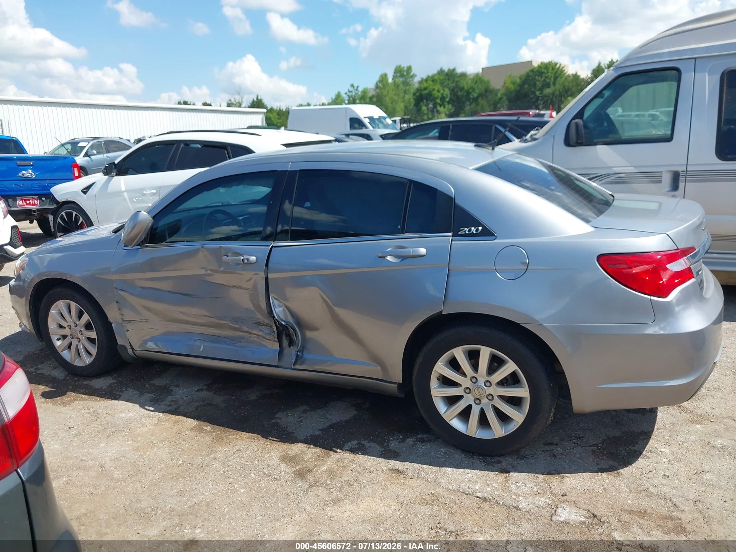2014 Chrysler 200 Touring Серебряный vin: 1C3CCBBG3EN105897