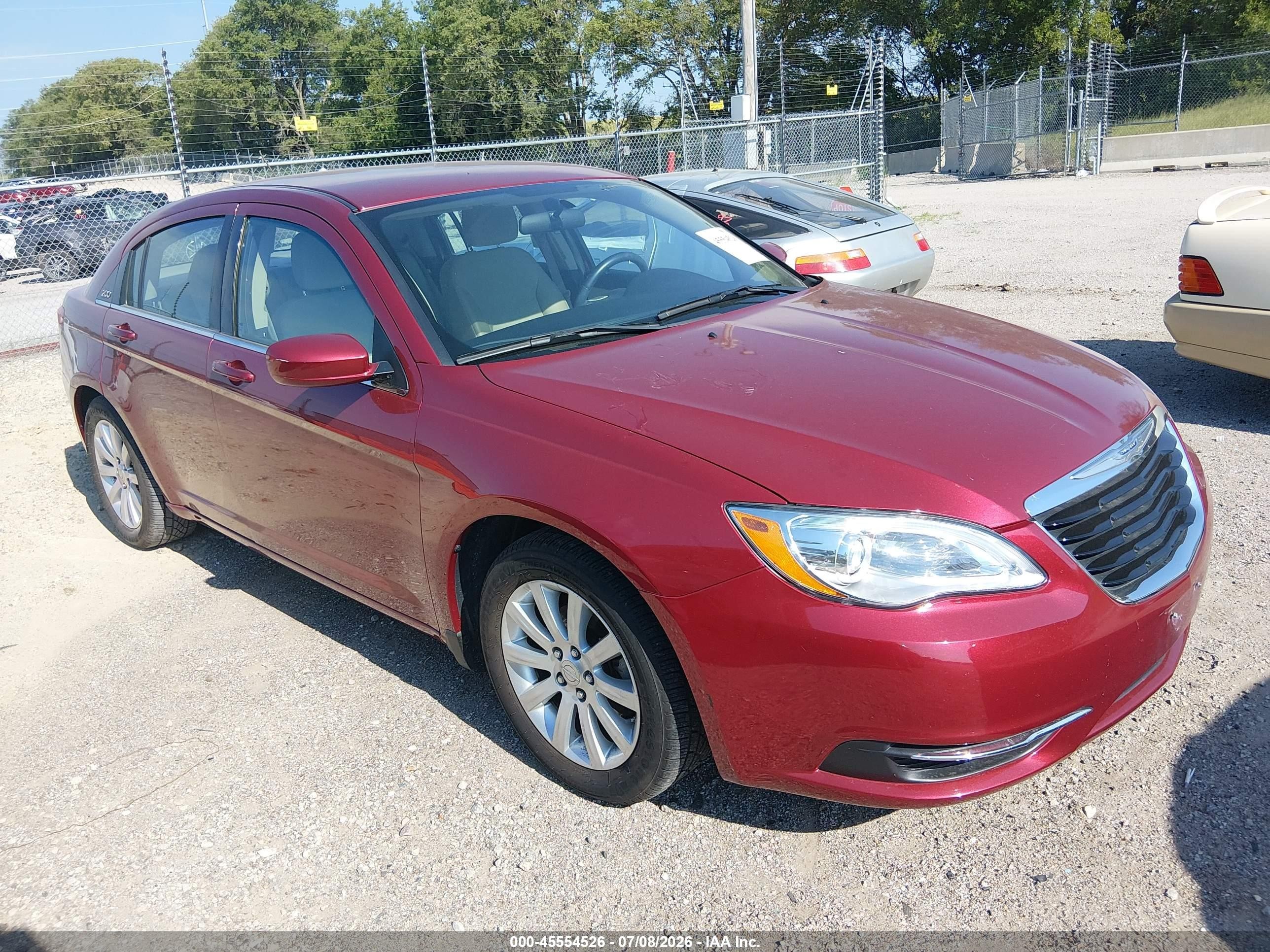 2014 Chrysler 200 Touring Red vin: 1C3CCBBG3EN114728
