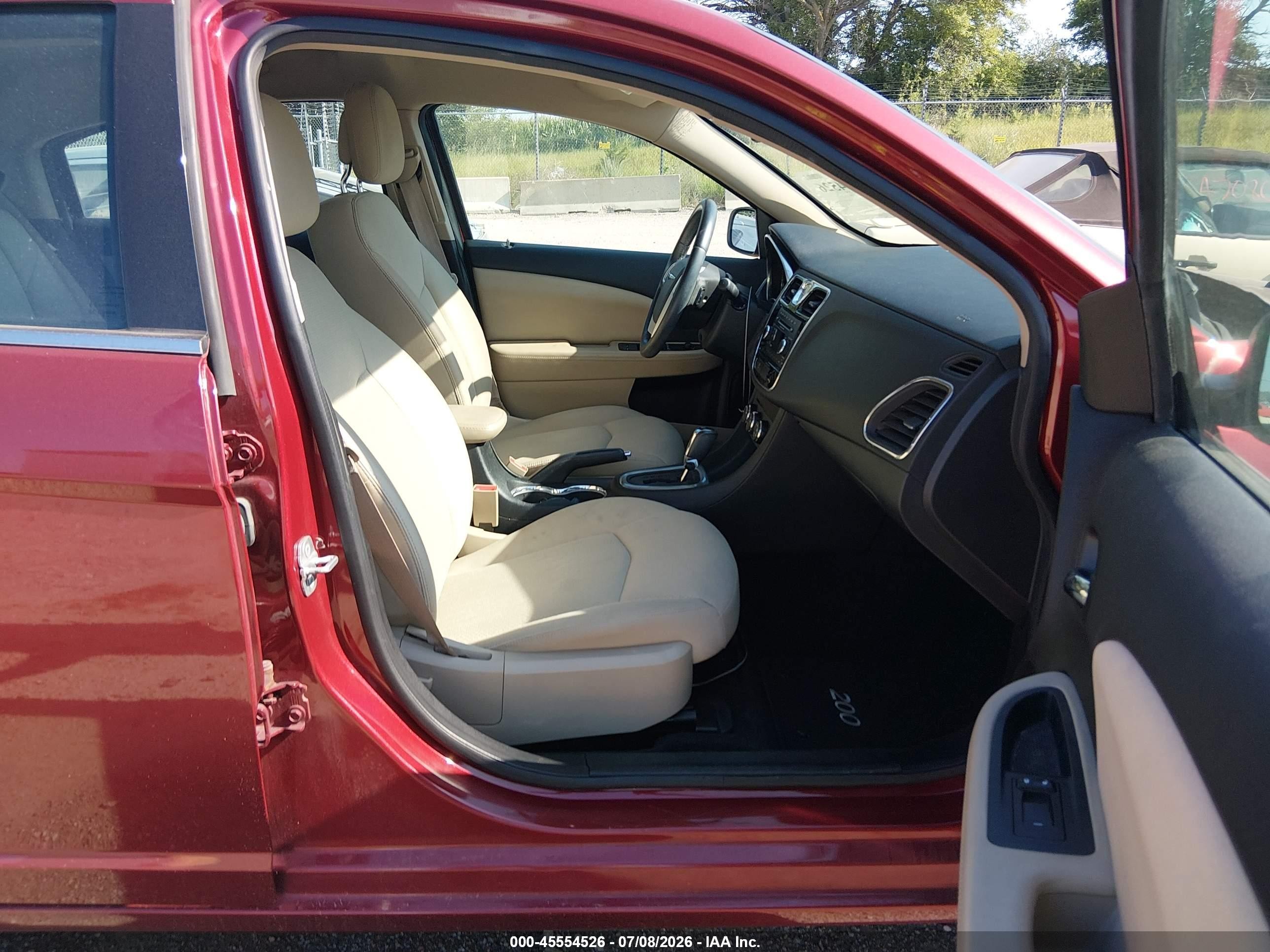 2014 Chrysler 200 Touring Red vin: 1C3CCBBG3EN114728