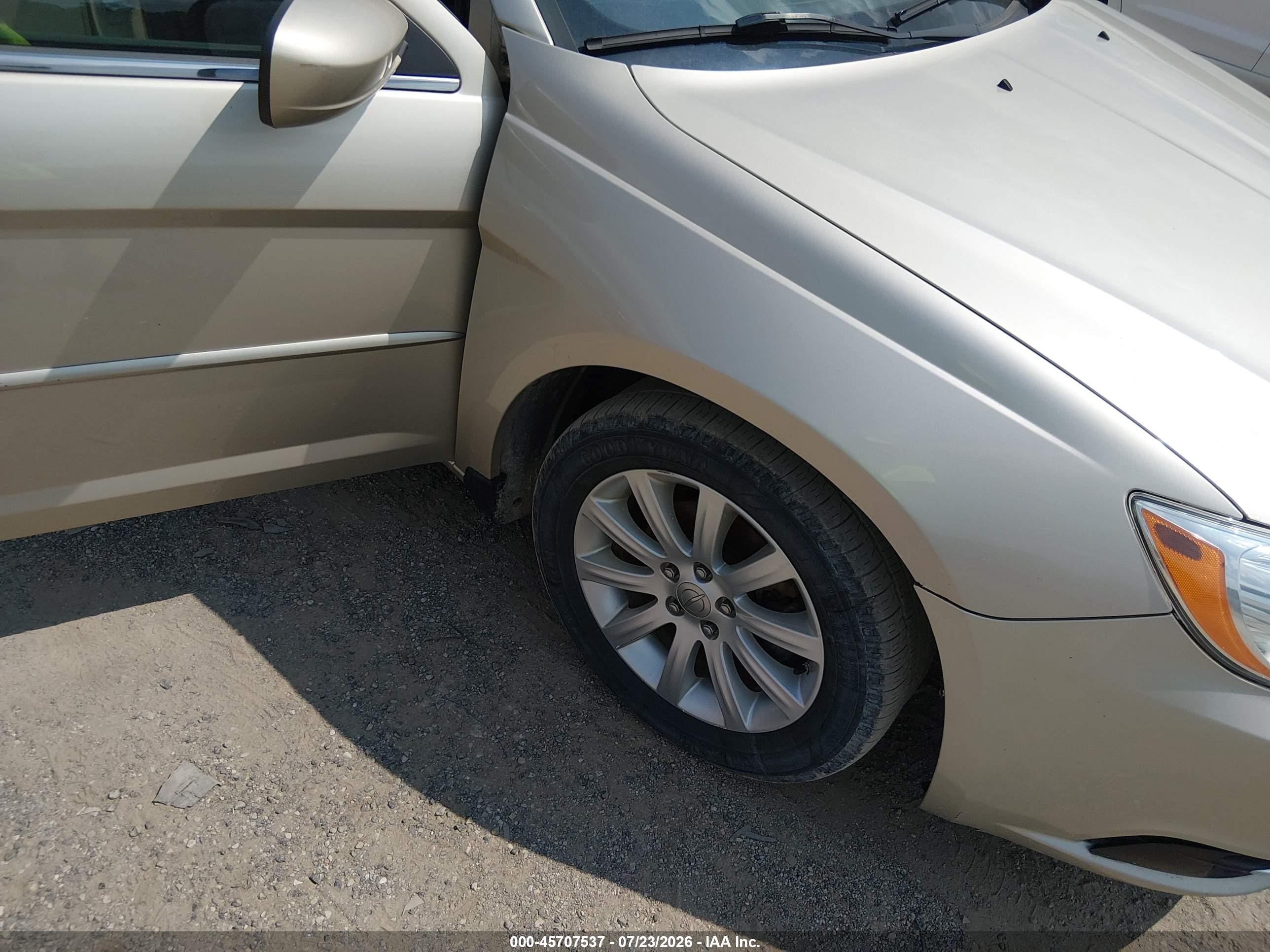 2014 Chrysler 200 Touring Tan vin: 1C3CCBBG3EN195522