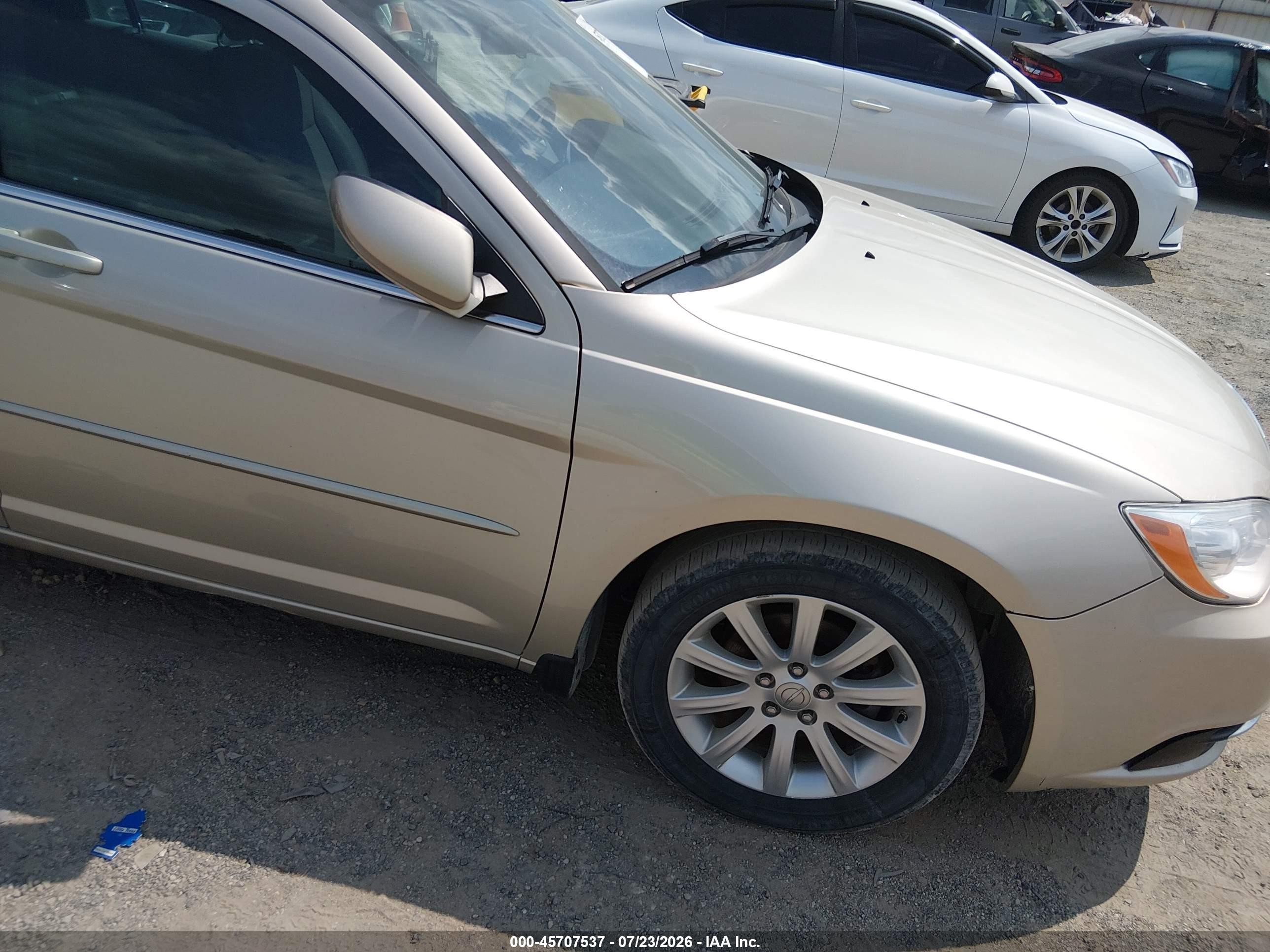 2014 Chrysler 200 Touring Tan vin: 1C3CCBBG3EN195522