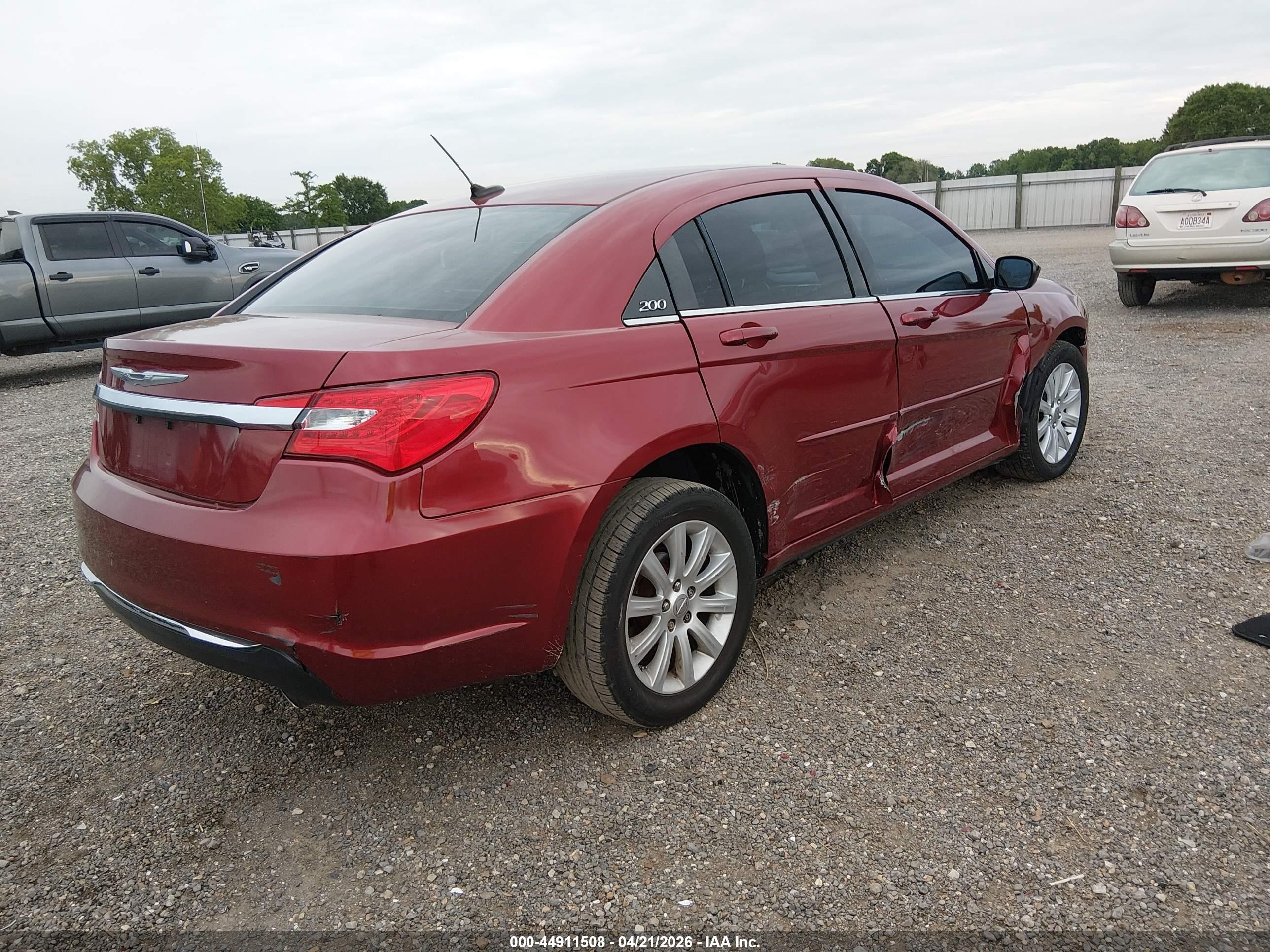2013 Chrysler 200 Touring Red vin: 1C3CCBBG6DN704047