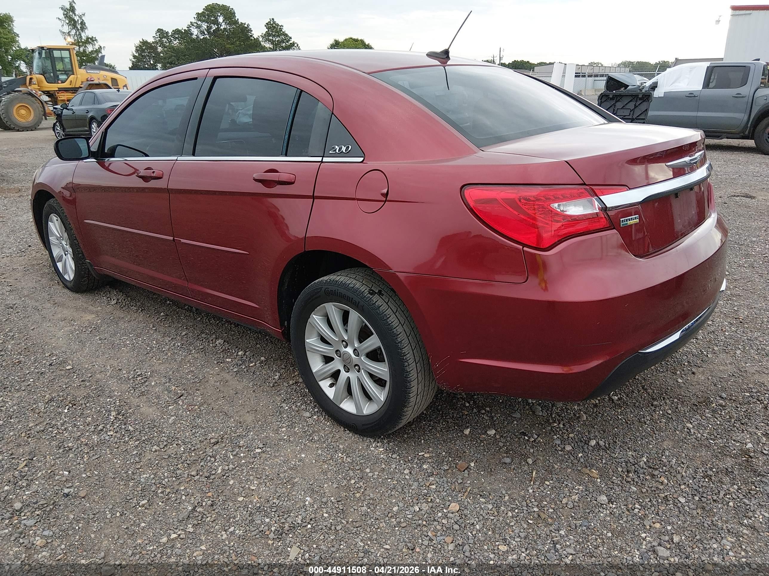 2013 Chrysler 200 Touring Red vin: 1C3CCBBG6DN704047