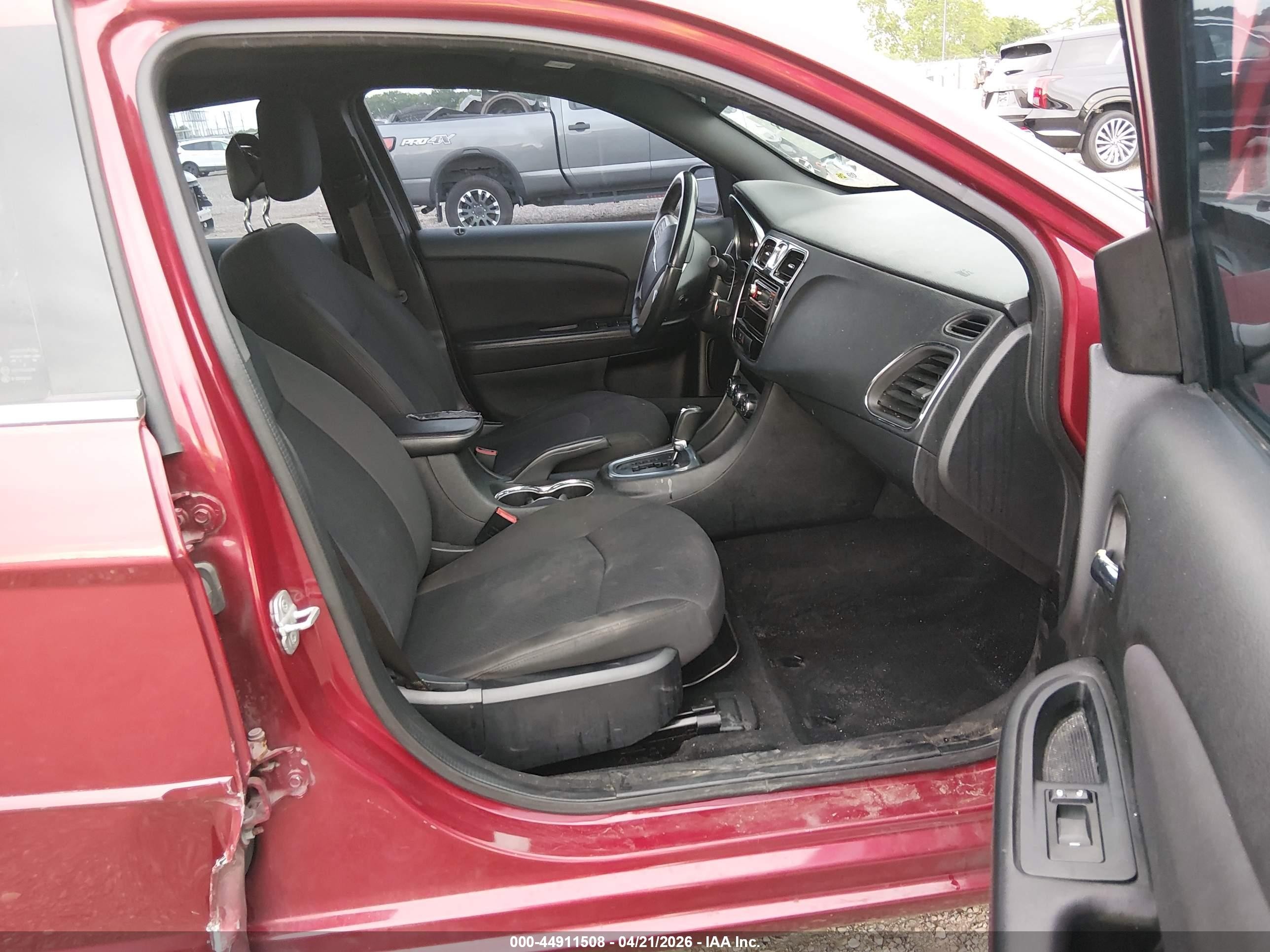 2013 Chrysler 200 Touring Red vin: 1C3CCBBG6DN704047