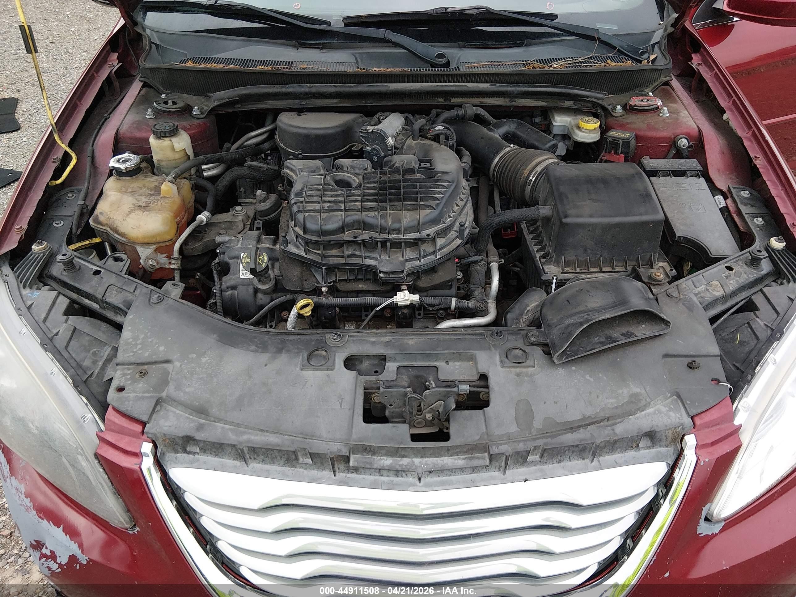2013 Chrysler 200 Touring Red vin: 1C3CCBBG6DN704047