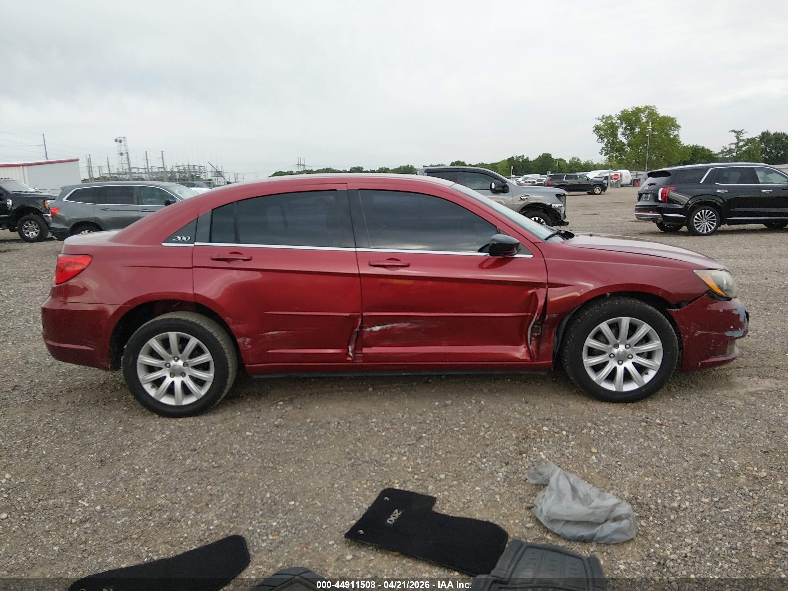 2013 Chrysler 200 Touring Red vin: 1C3CCBBG6DN704047