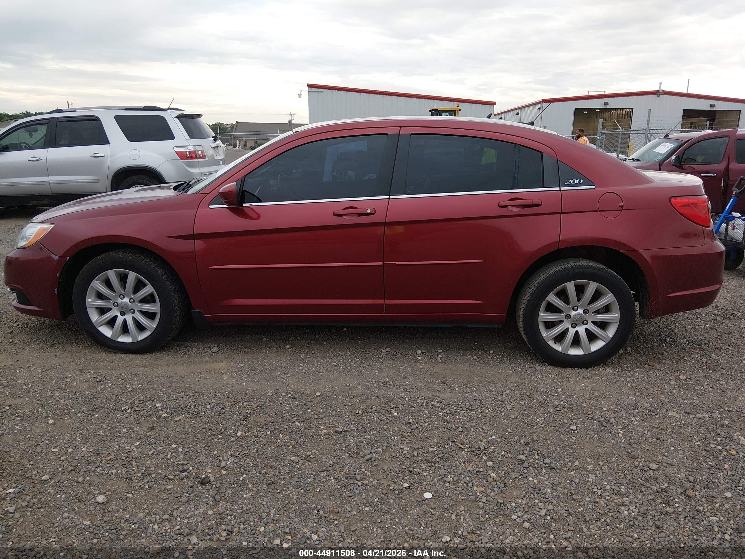 2013 Chrysler 200 Touring Red vin: 1C3CCBBG6DN704047