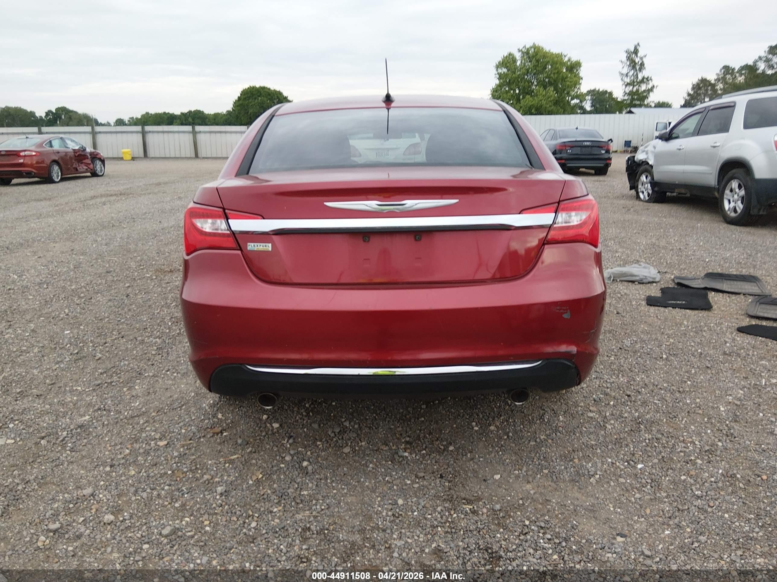 2013 Chrysler 200 Touring Red vin: 1C3CCBBG6DN704047
