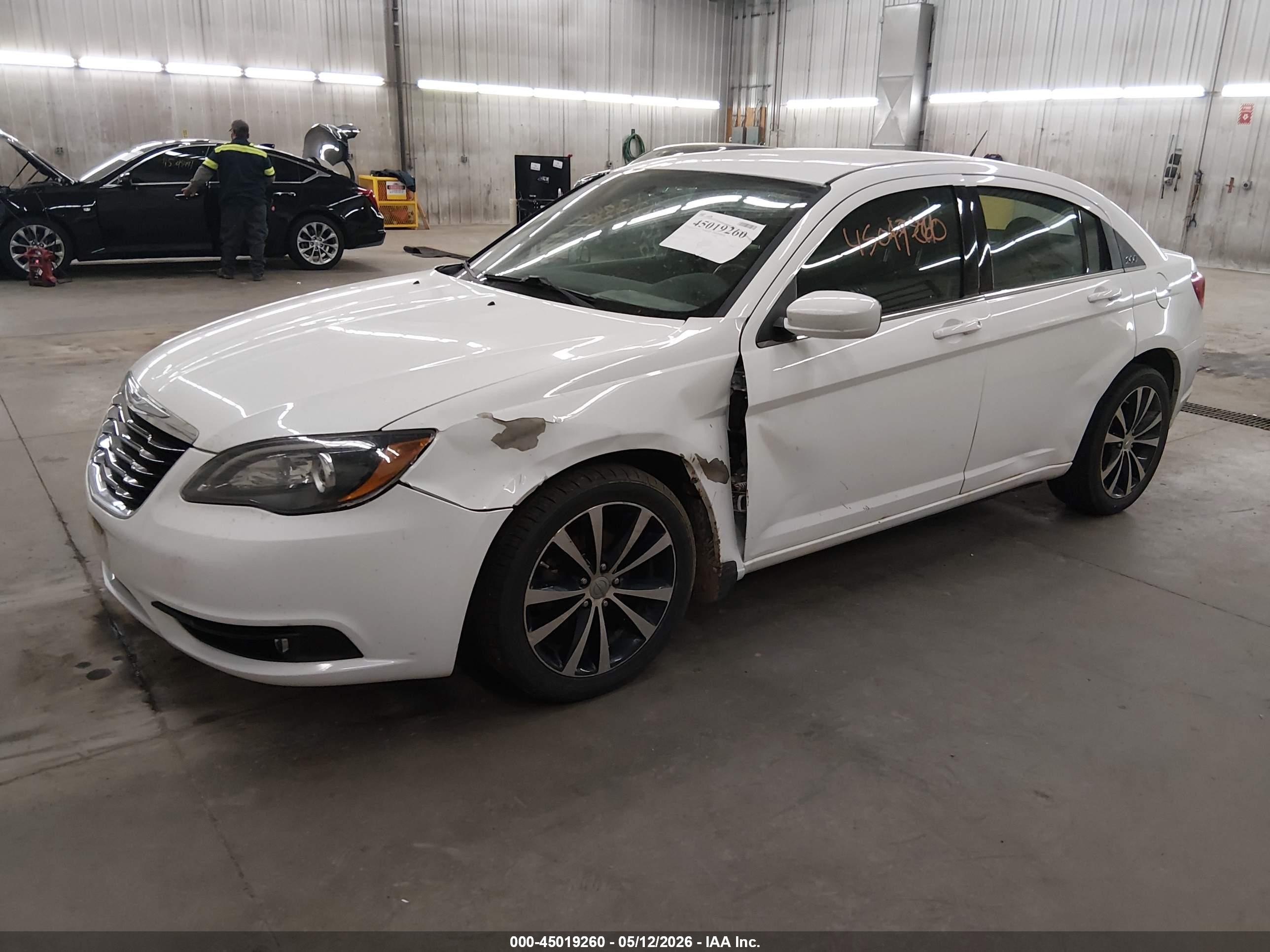 2013 Chrysler 200 Touring White vin: 1C3CCBBG6DN726663