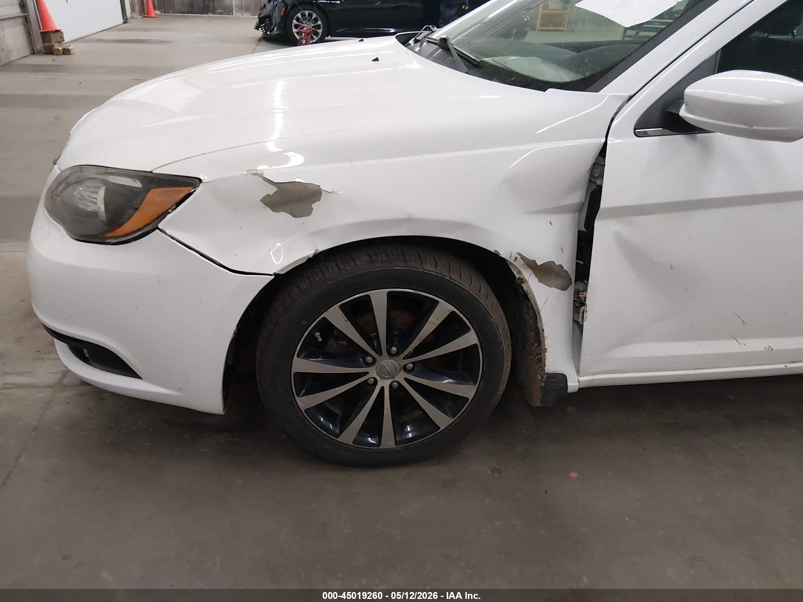 2013 Chrysler 200 Touring White vin: 1C3CCBBG6DN726663