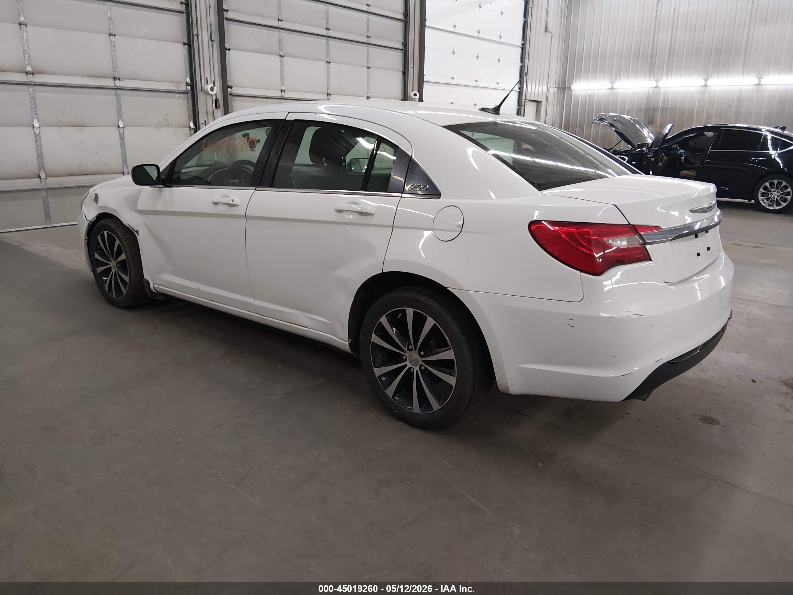 2013 Chrysler 200 Touring White vin: 1C3CCBBG6DN726663