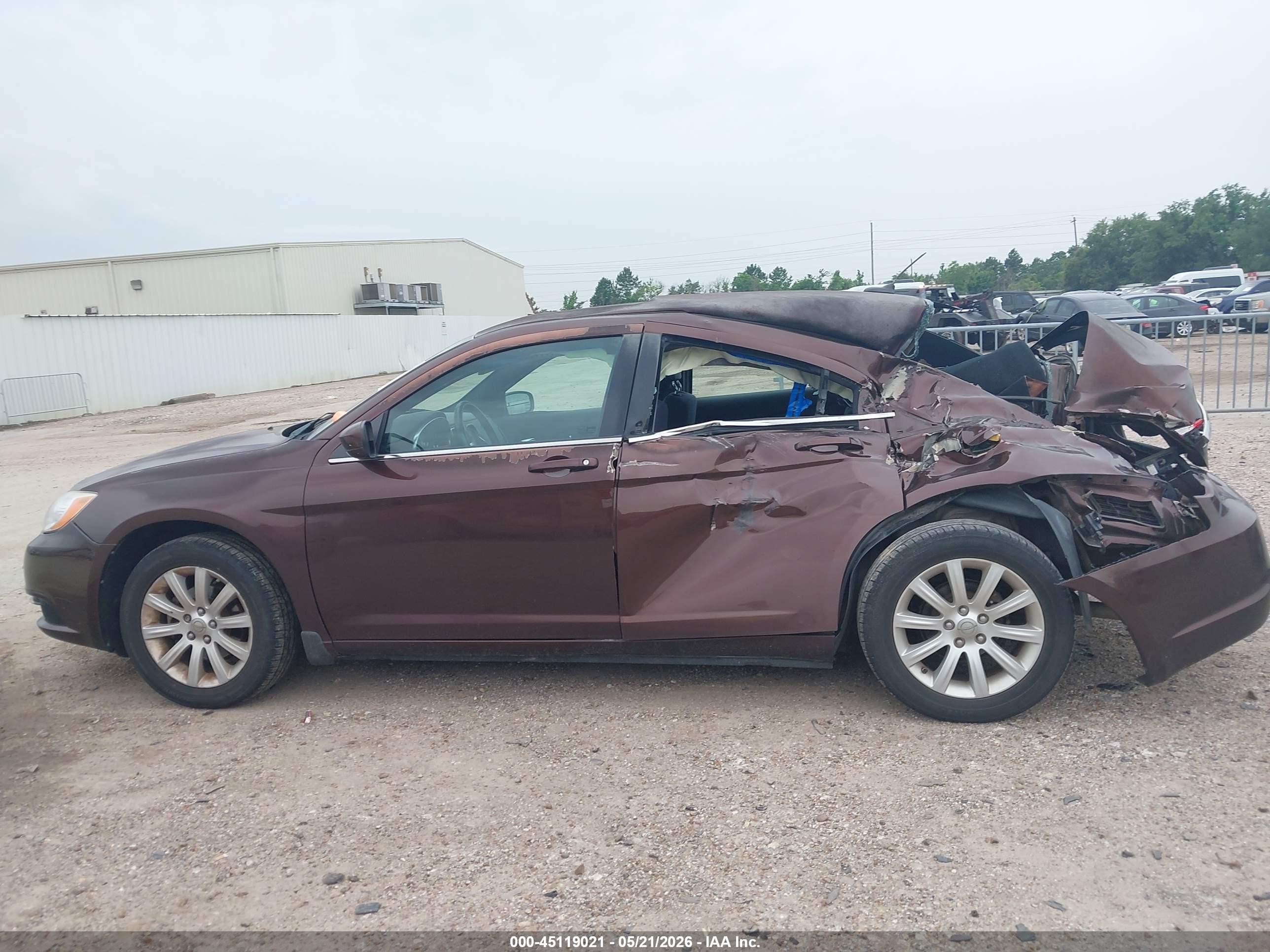 2013 Chrysler 200 Touring Dark Brown vin: 1C3CCBBG7DN659832