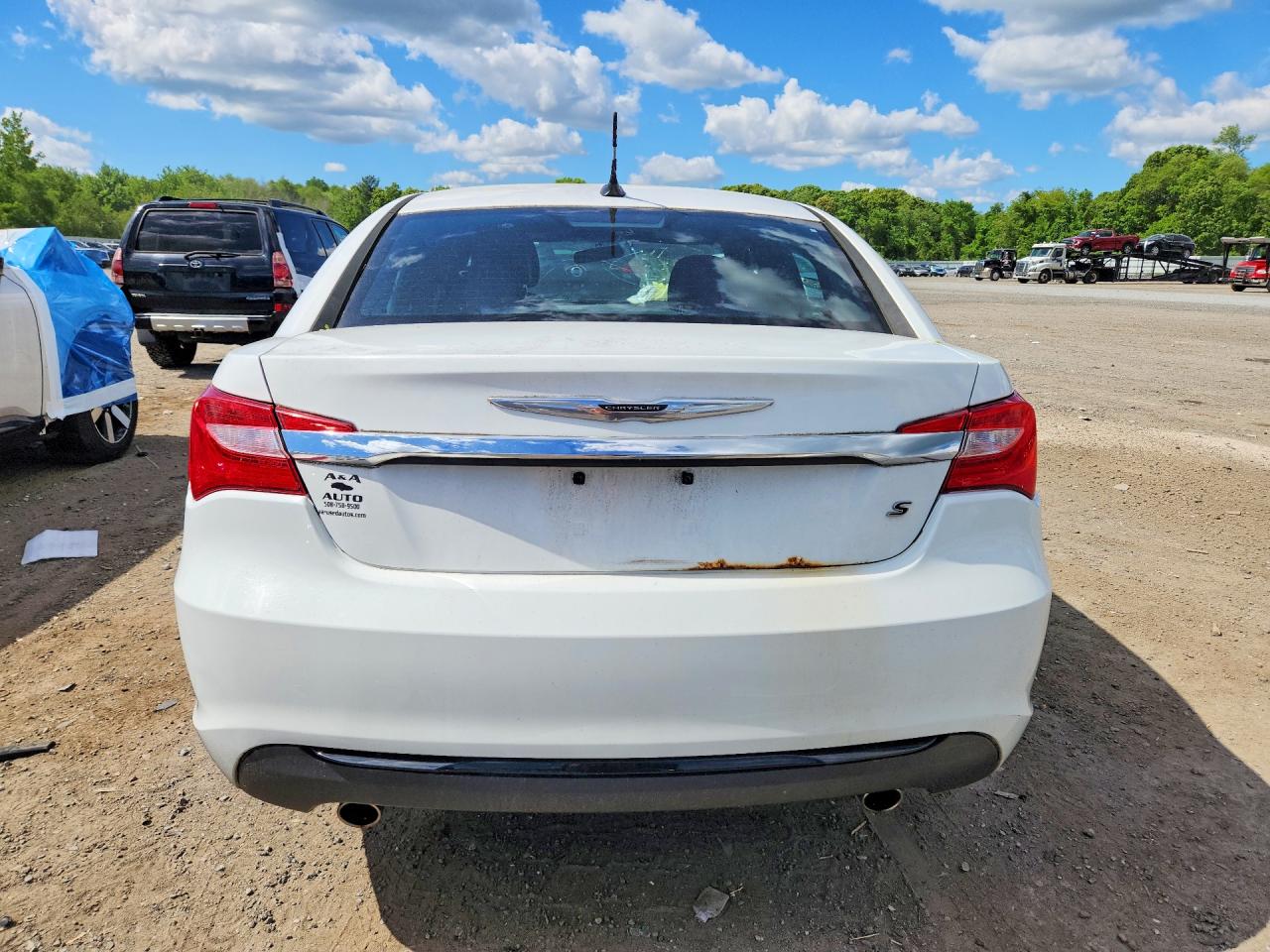 2013 Chrysler 200 Touring White vin: 1C3CCBBG7DN715848