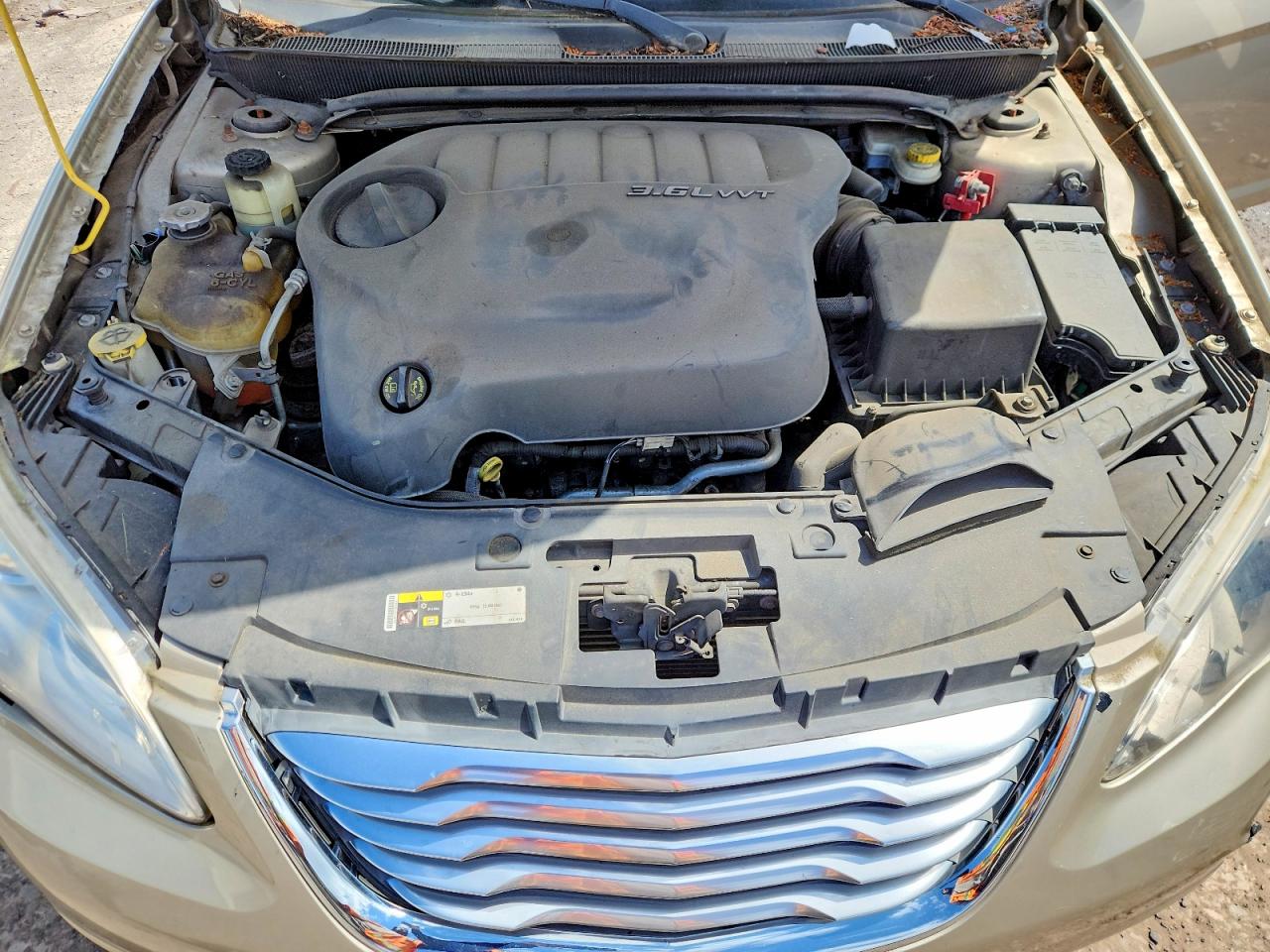 2014 Chrysler 200 Touring Cream vin: 1C3CCBBG7EN114134
