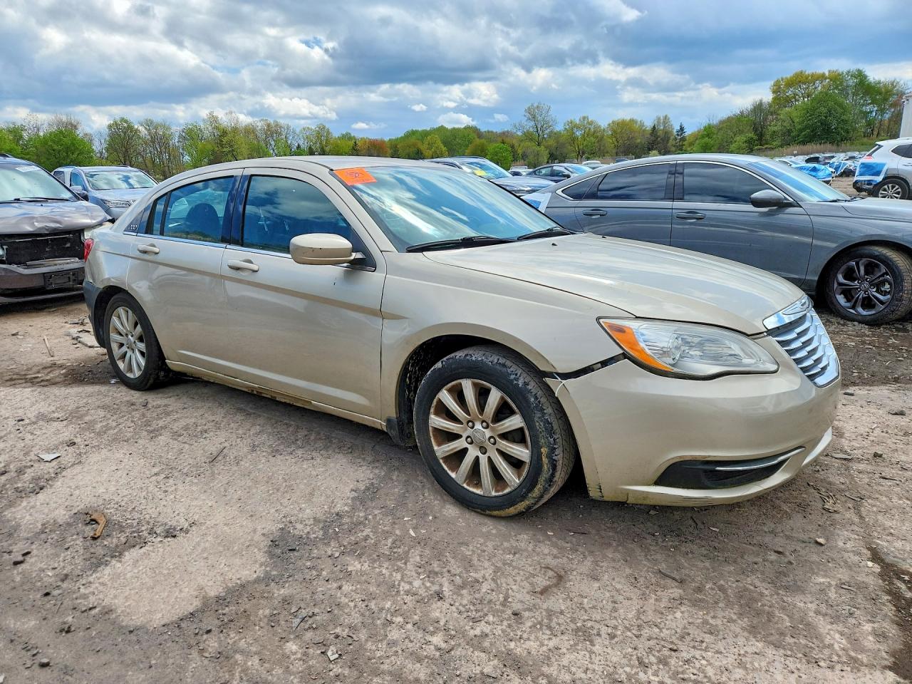 2014 Chrysler 200 Touring Cream vin: 1C3CCBBG7EN114134