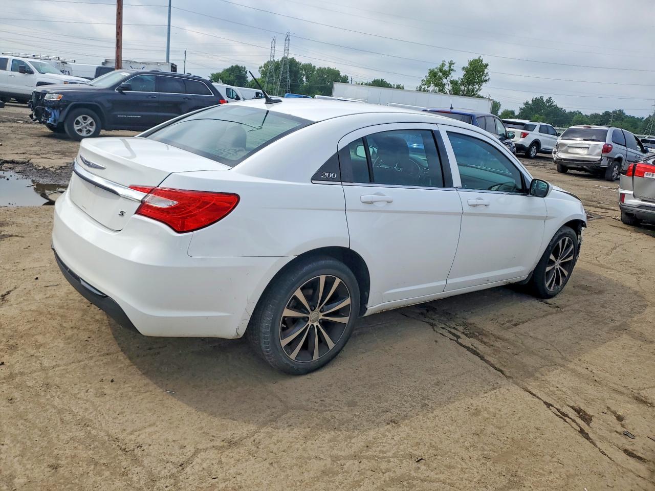 2014 Chrysler 200 Touring Белый vin: 1C3CCBBG7EN120144