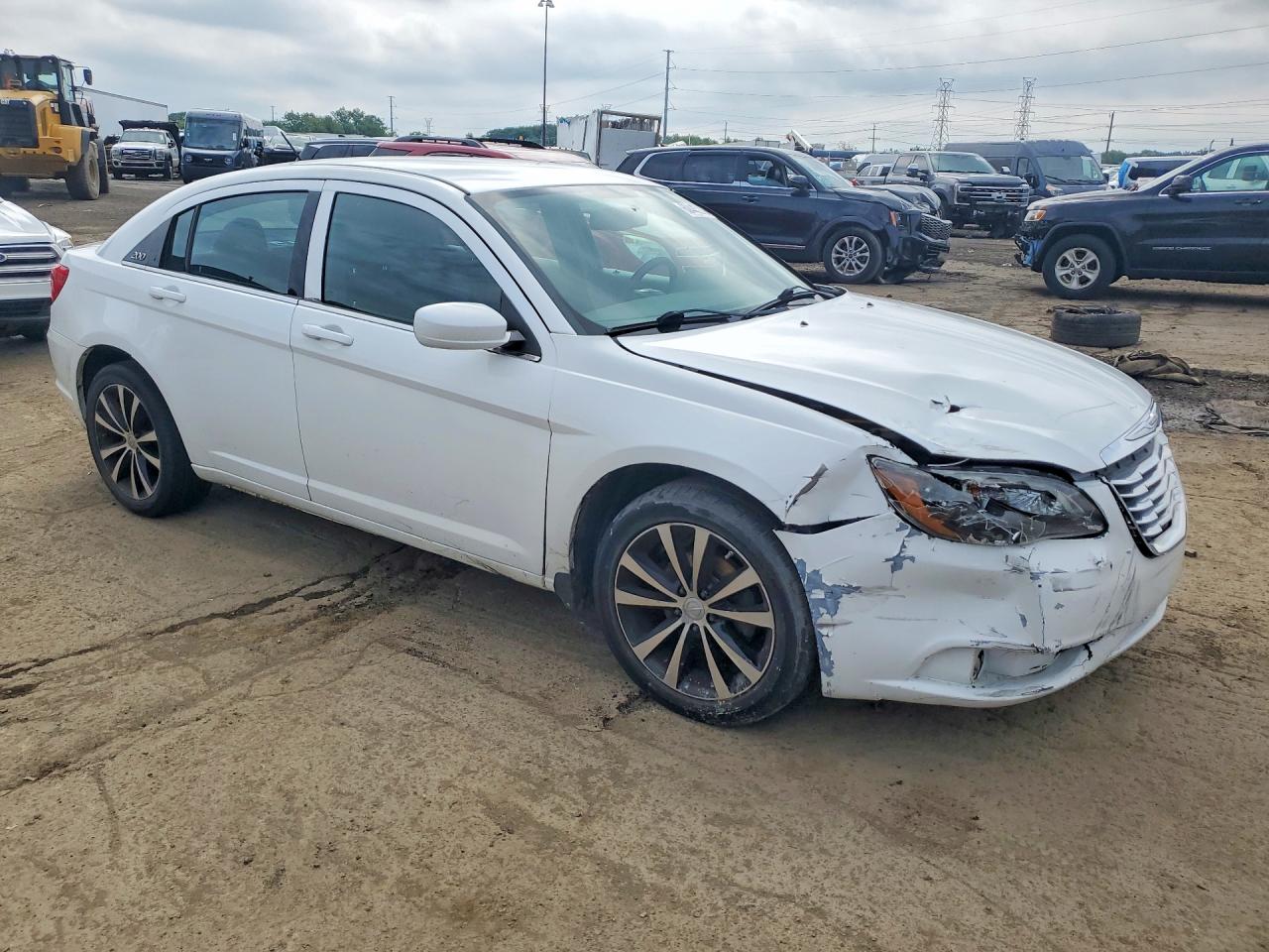 2014 Chrysler 200 Touring Белый vin: 1C3CCBBG7EN120144