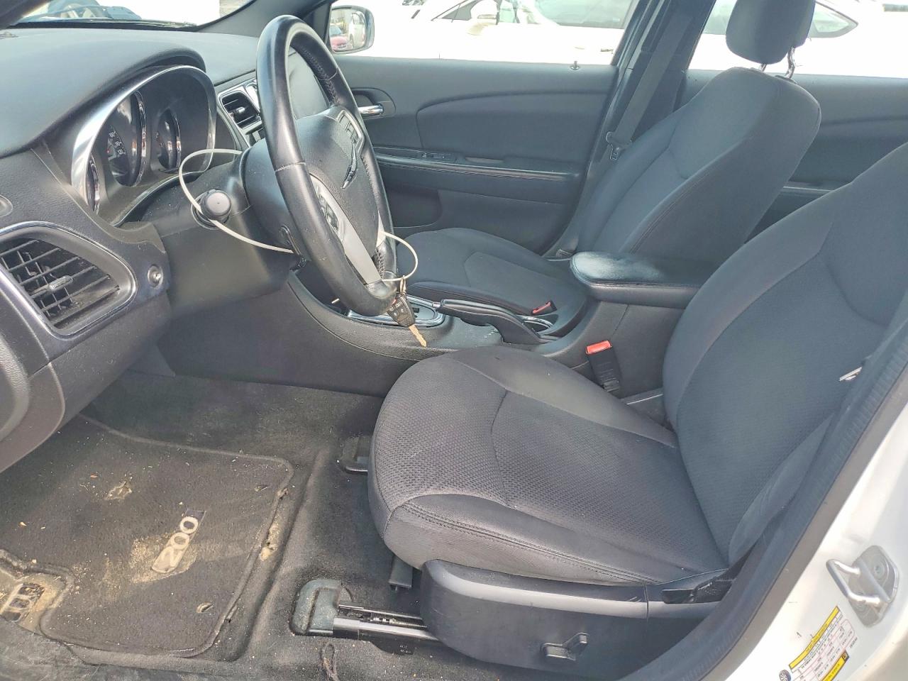2014 Chrysler 200 Touring Белый vin: 1C3CCBBG7EN120144