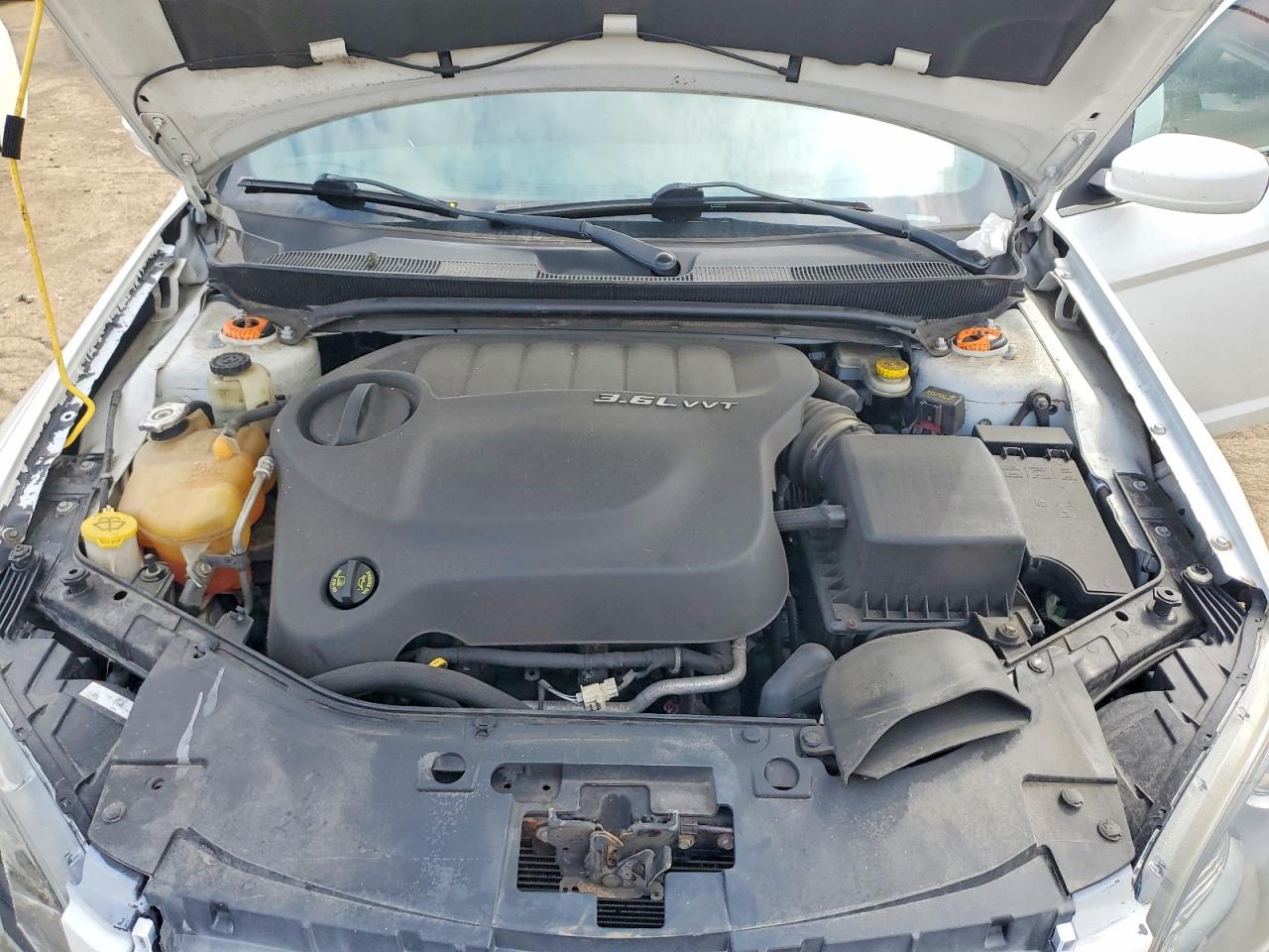 2014 Chrysler 200 Touring Белый vin: 1C3CCBBG7EN120144