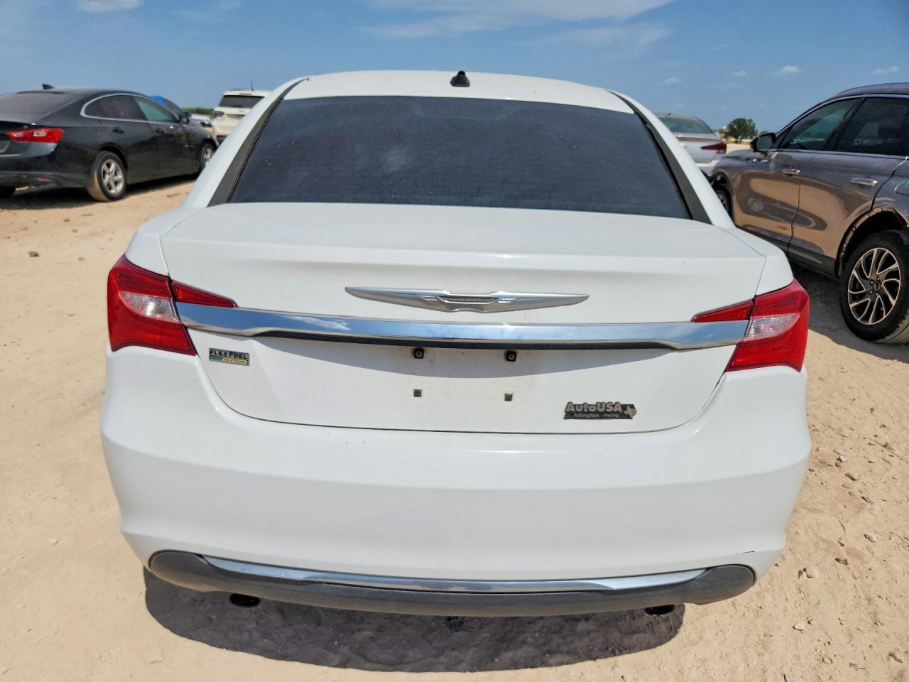 2014 Chrysler 200 Touring Белый vin: 1C3CCBBG8EN114529