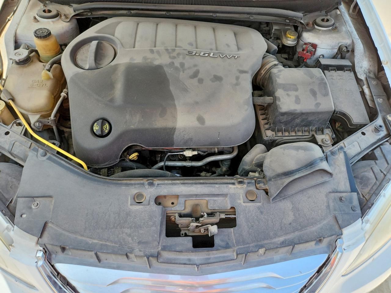 2014 Chrysler 200 Touring Белый vin: 1C3CCBBG8EN114529