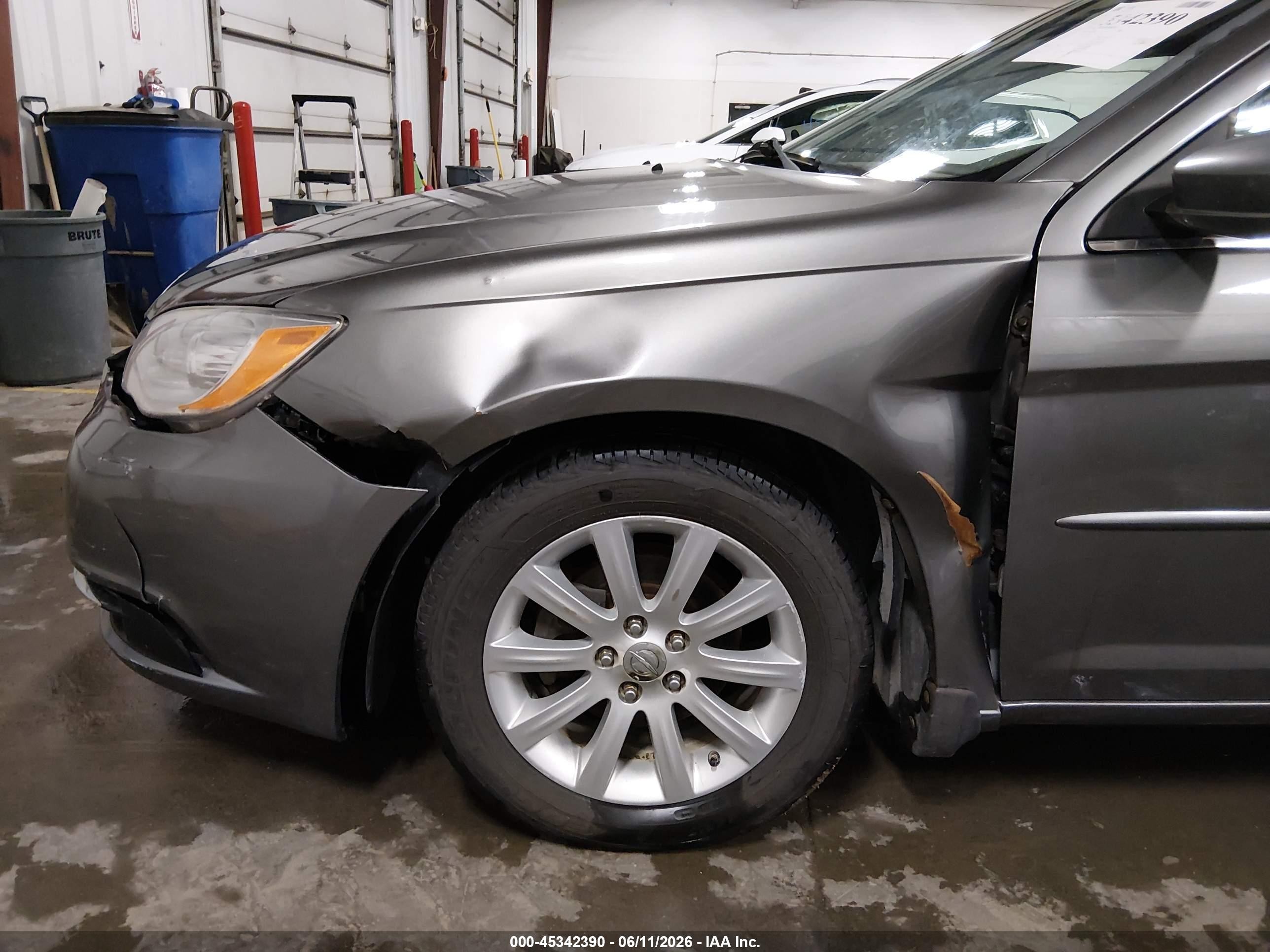 2013 Chrysler 200 Touring Gray vin: 1C3CCBBGXDN755504
