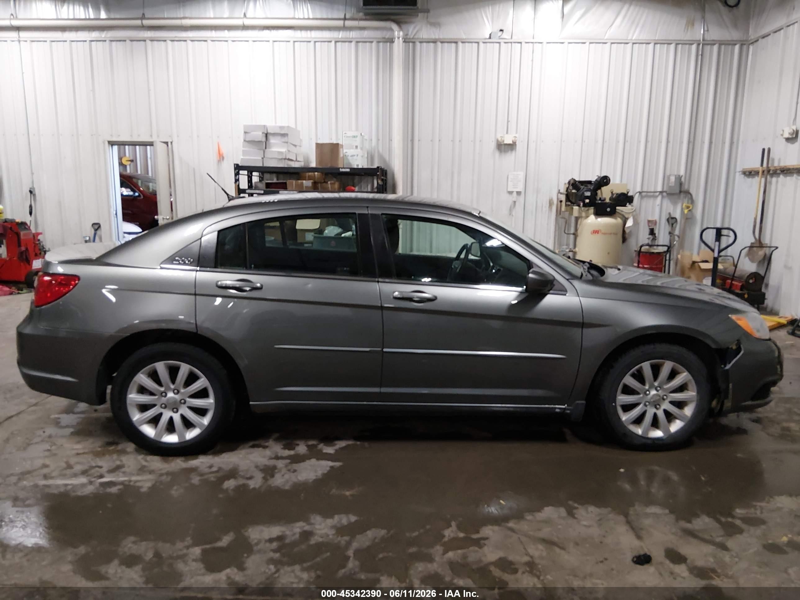2013 Chrysler 200 Touring Gray vin: 1C3CCBBGXDN755504