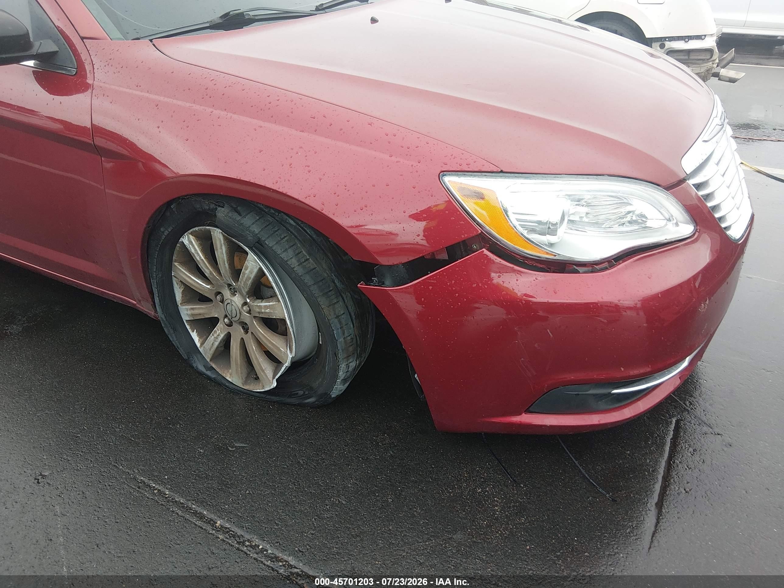 2014 Chrysler 200 Touring Red vin: 1C3CCBBGXEN145023