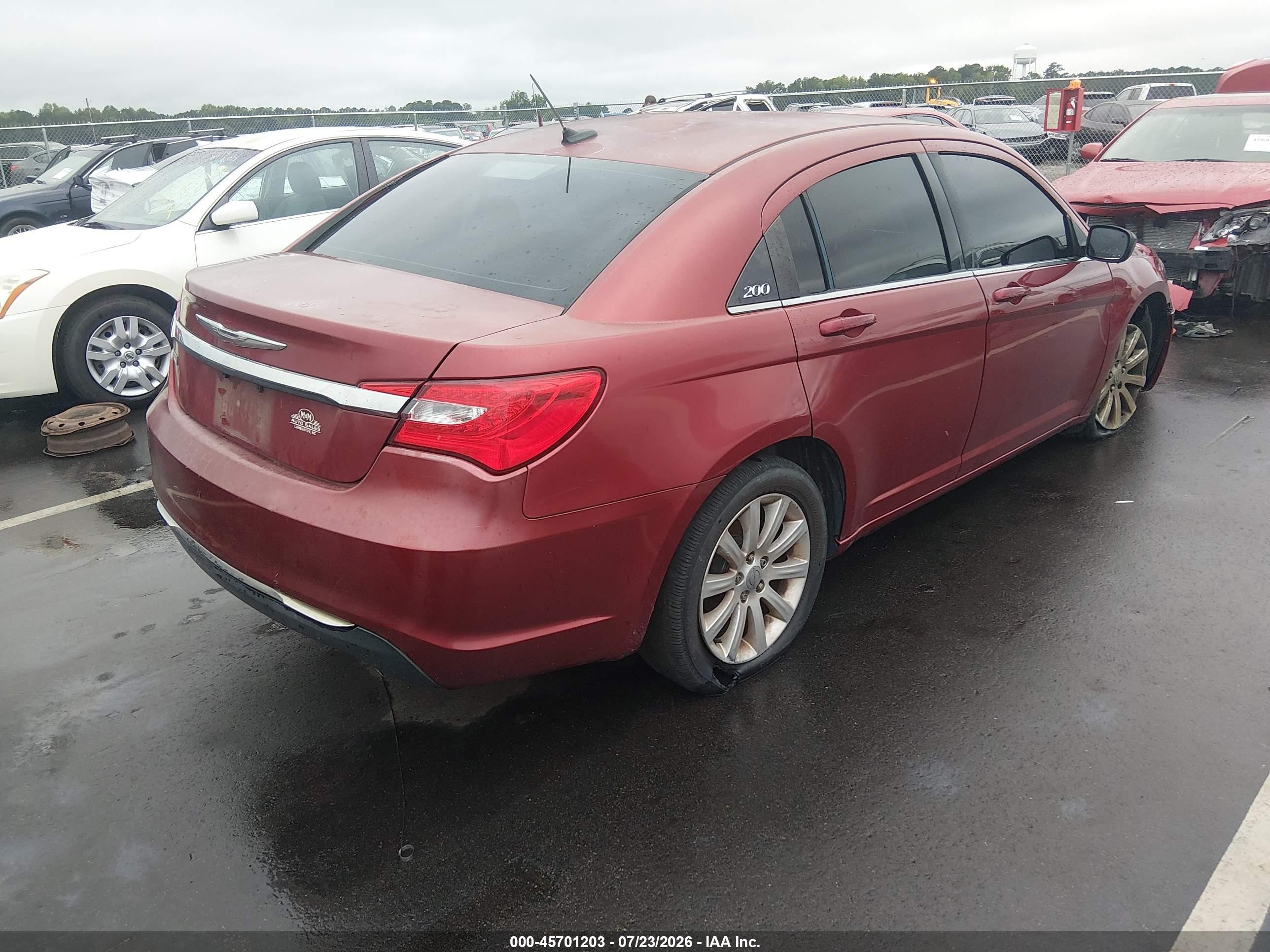 2014 Chrysler 200 Touring Red vin: 1C3CCBBGXEN145023