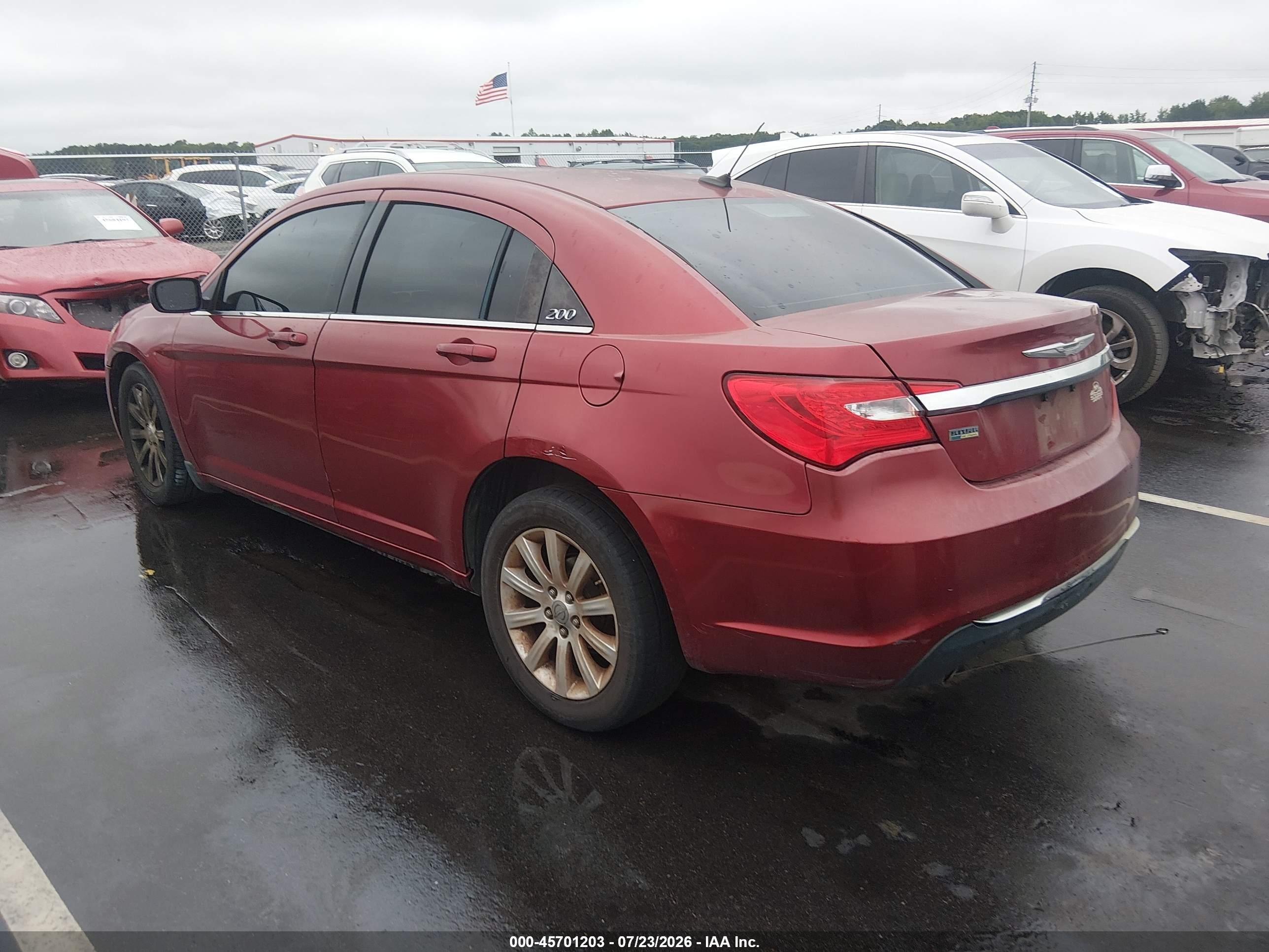 2014 Chrysler 200 Touring Red vin: 1C3CCBBGXEN145023
