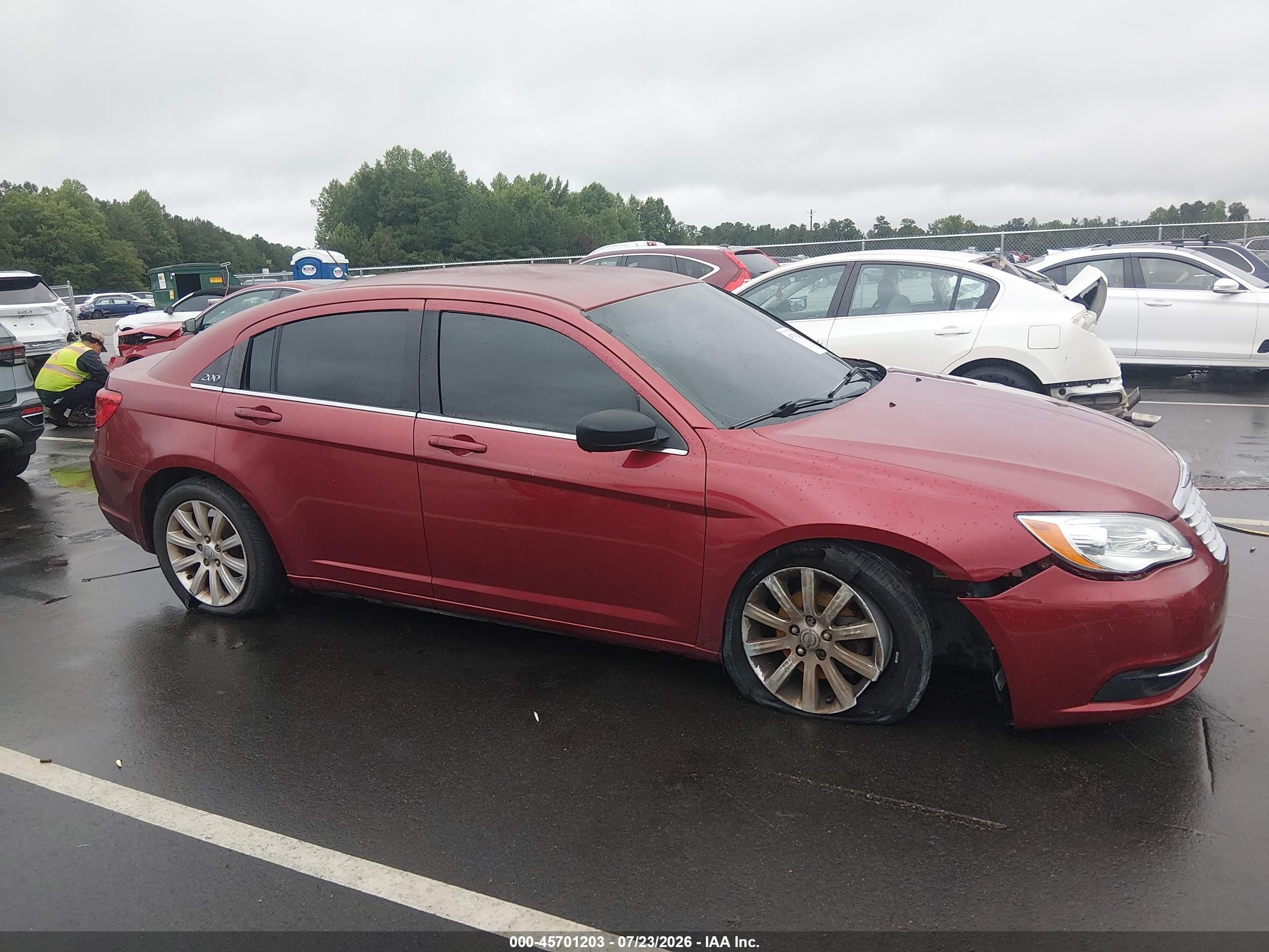 2014 Chrysler 200 Touring Red vin: 1C3CCBBGXEN145023