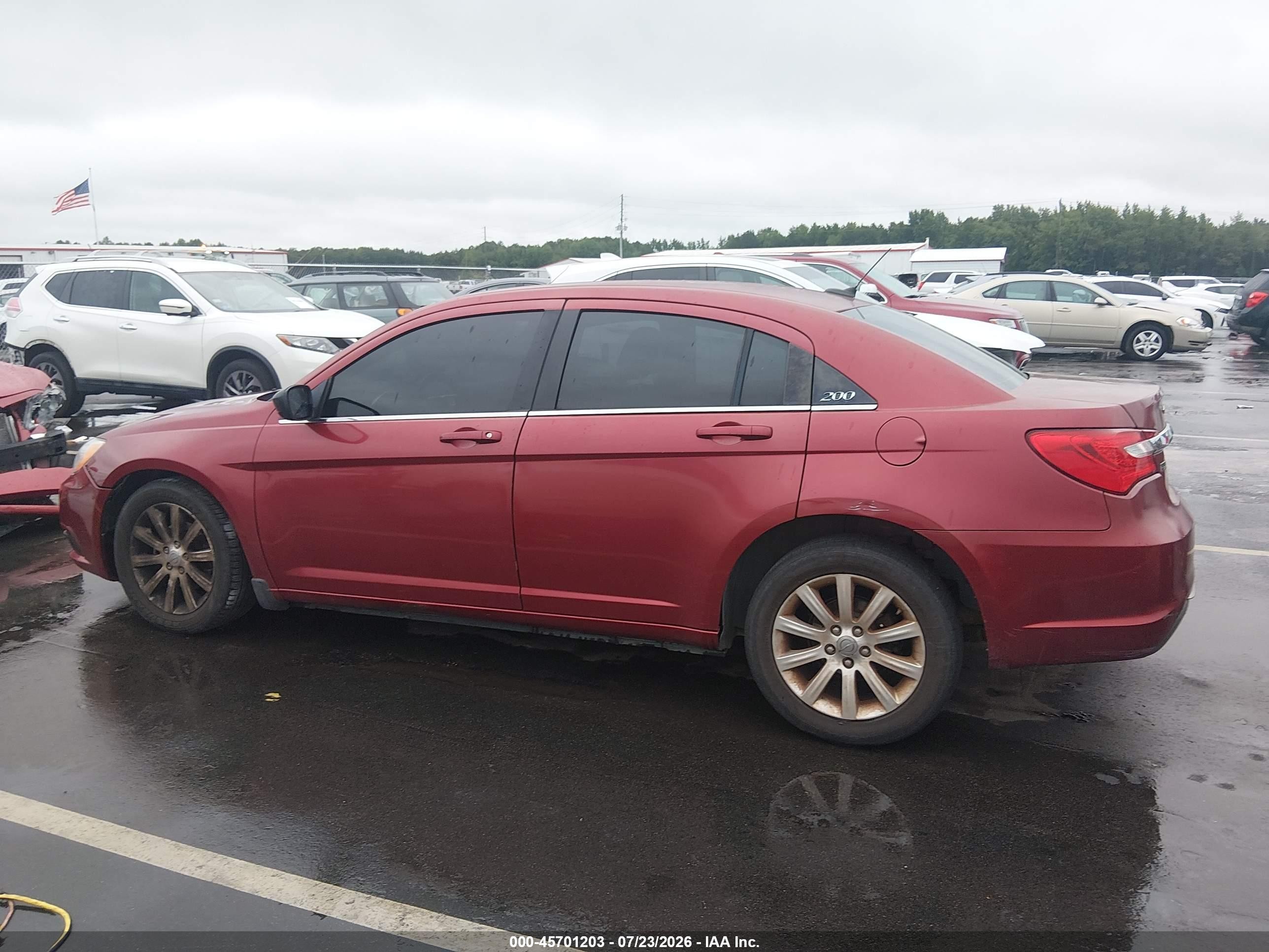 2014 Chrysler 200 Touring Red vin: 1C3CCBBGXEN145023