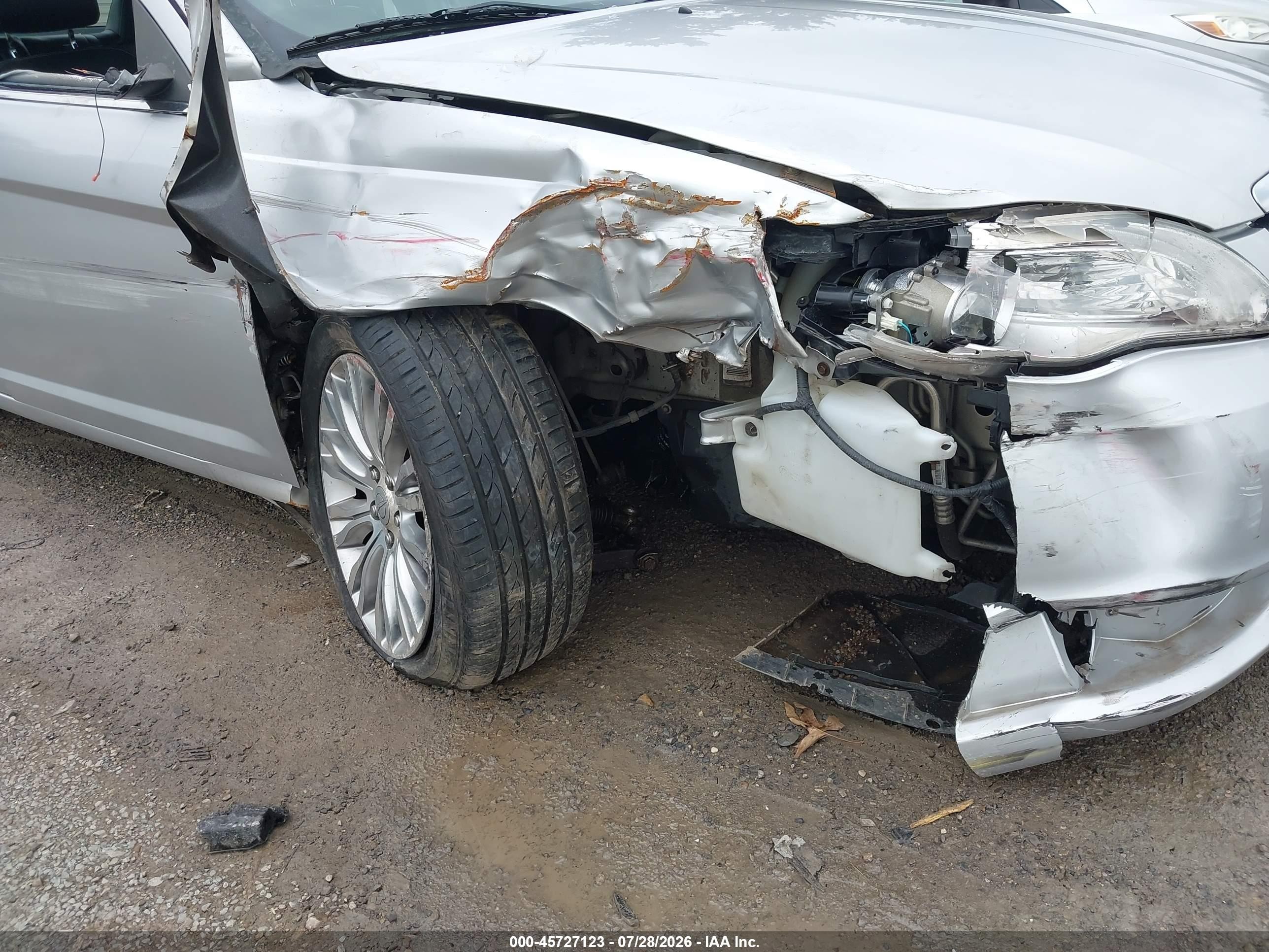 2012 Chrysler 200 Limited Silver vin: 1C3CCBCB1CN330044