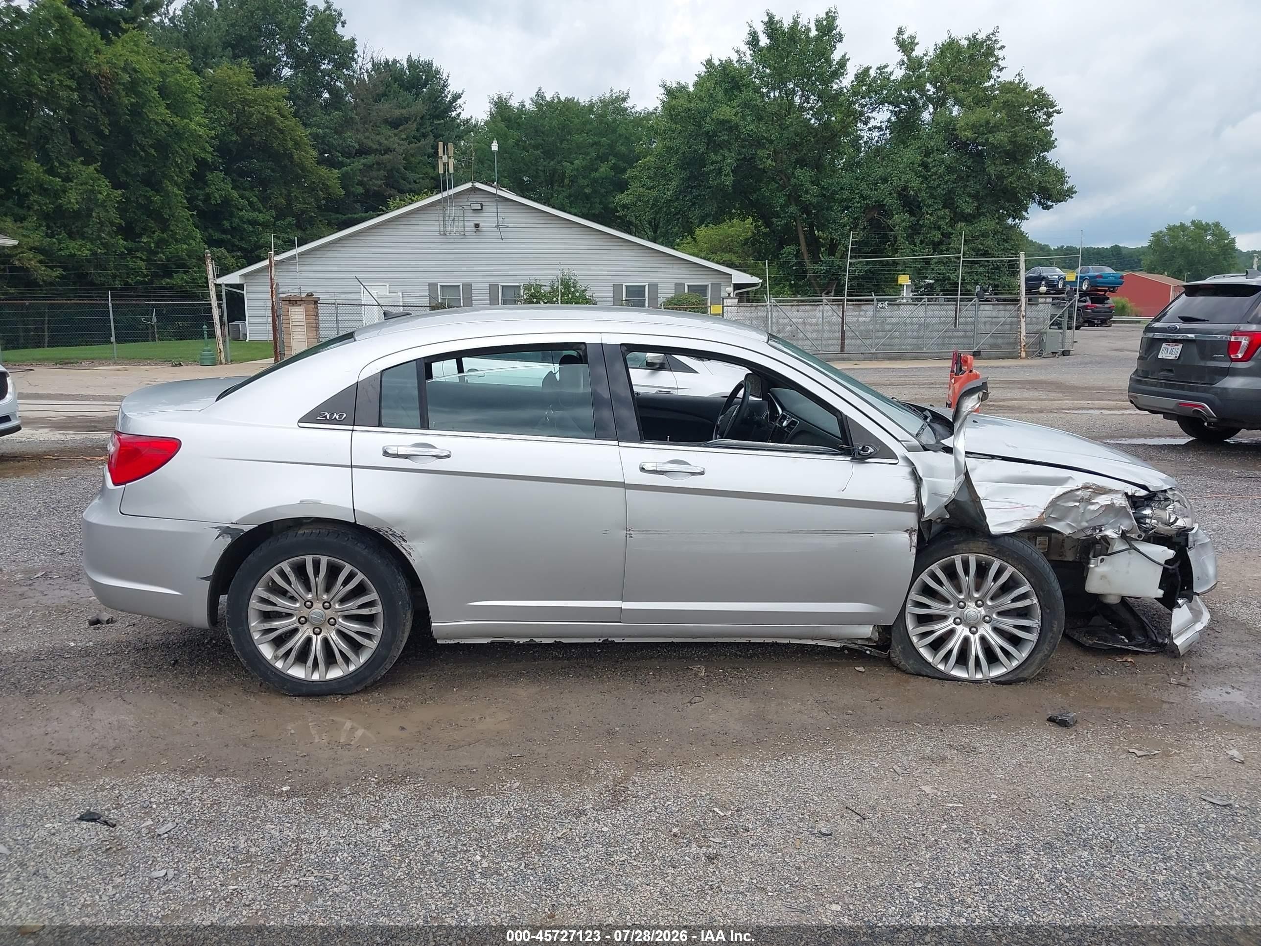 2012 Chrysler 200 Limited Silver vin: 1C3CCBCB1CN330044