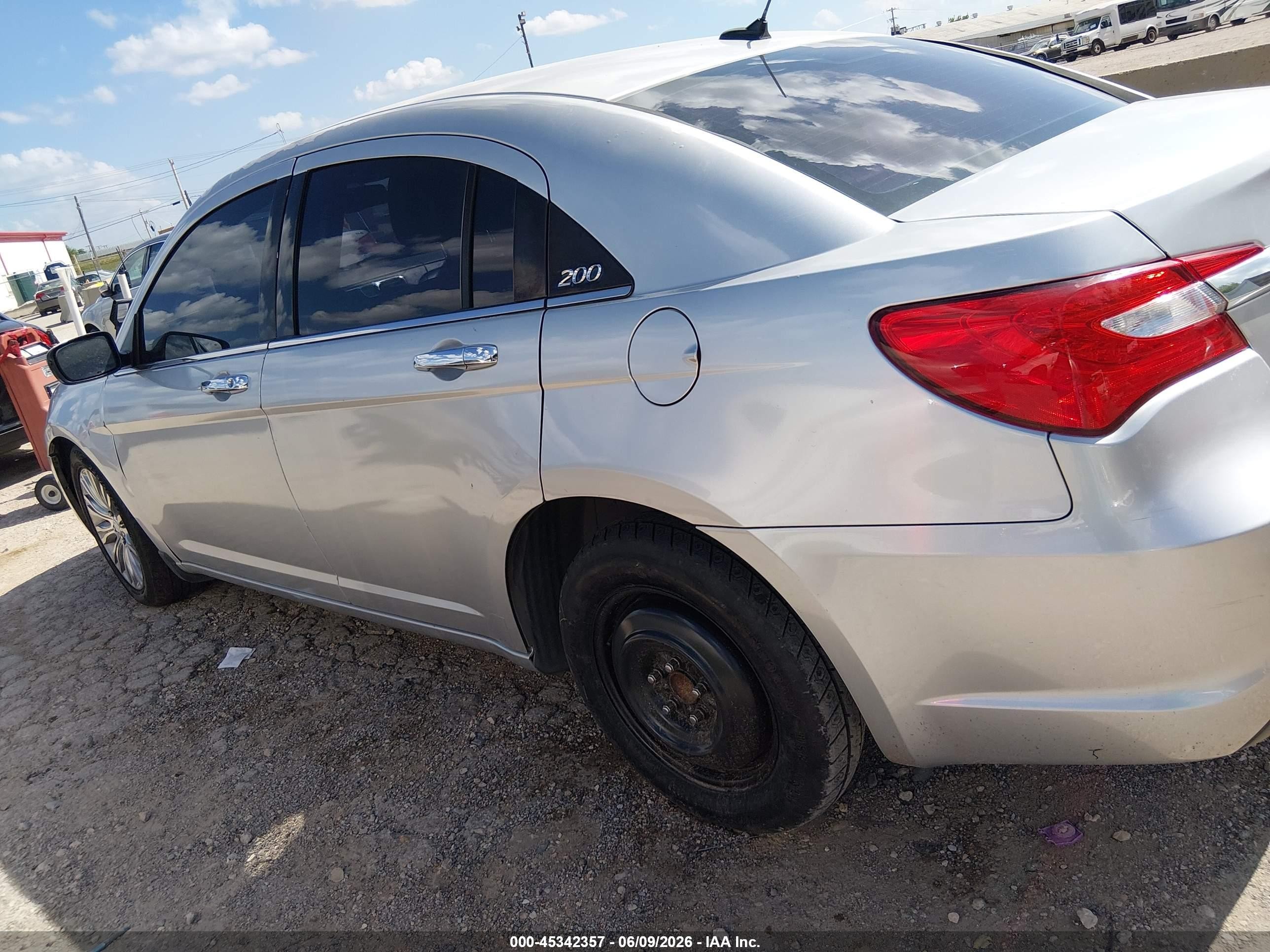 2012 Chrysler 200 Limited Silver vin: 1C3CCBCB3CN197190