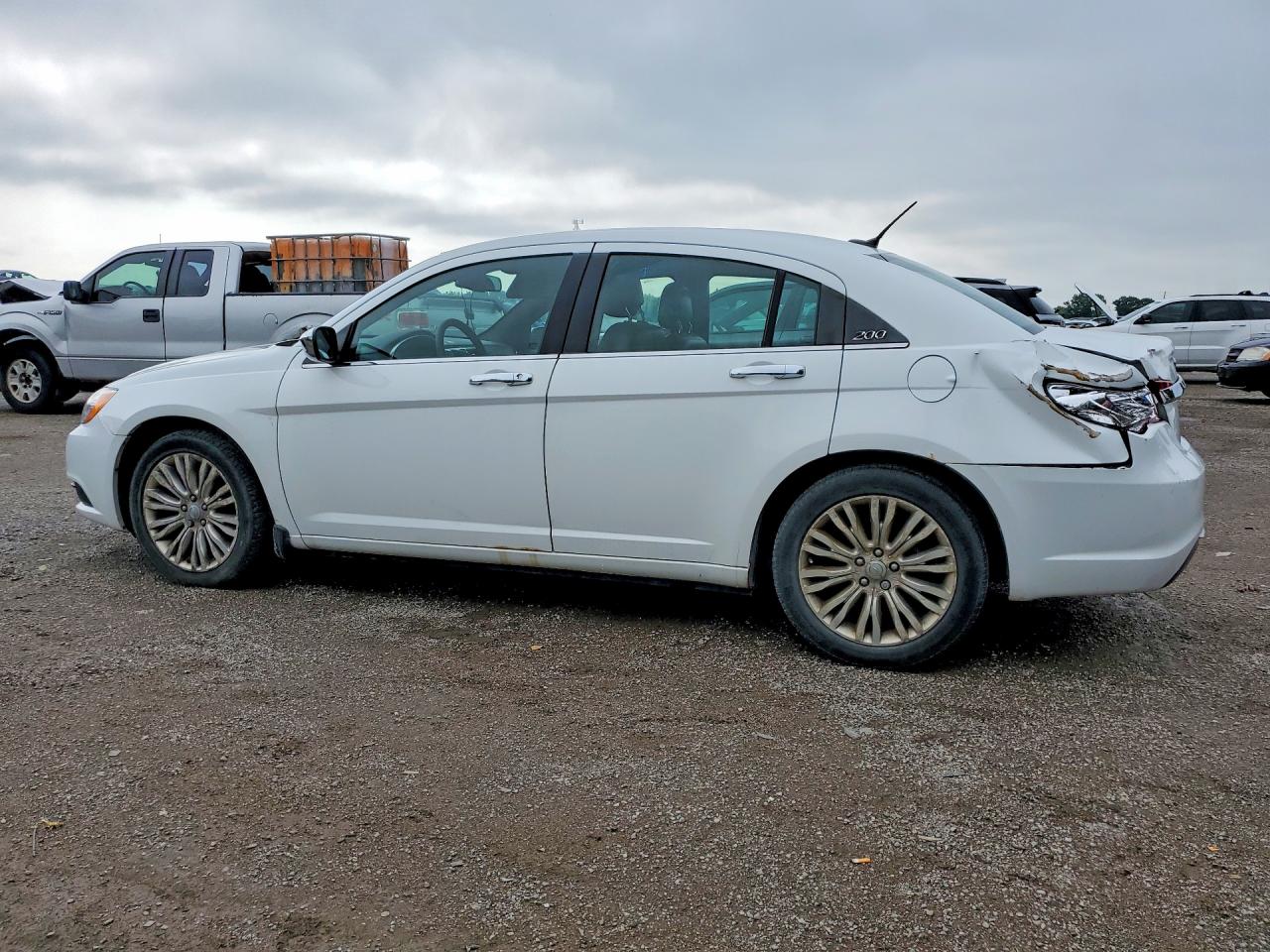 2013 Chrysler 200 Limited White vin: 1C3CCBCB4DN633207