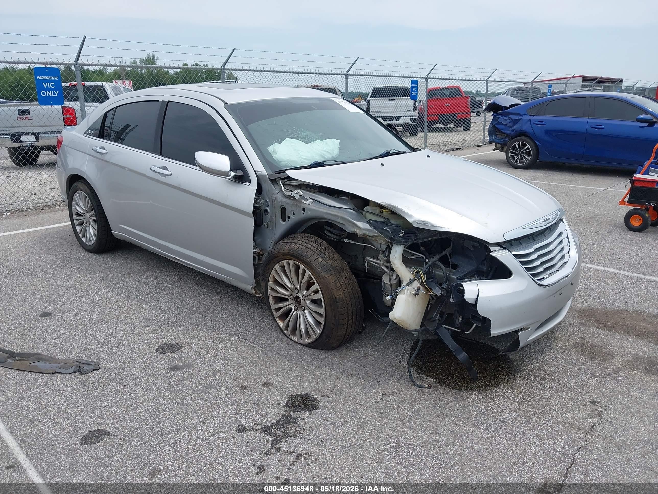 2012 Chrysler 200 Limited Серебряный vin: 1C3CCBCB8CN175394