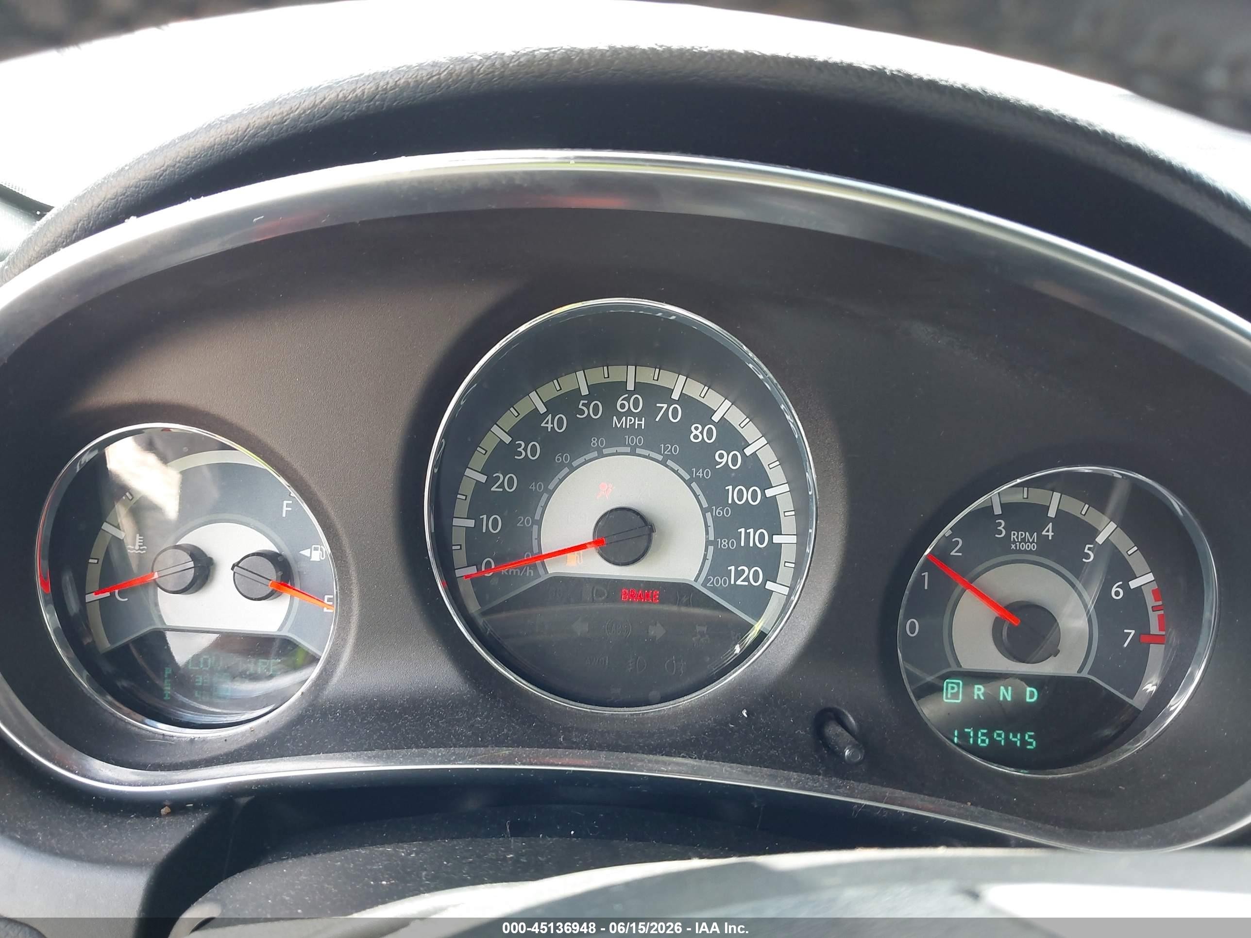 2012 Chrysler 200 Limited Серебряный vin: 1C3CCBCB8CN175394