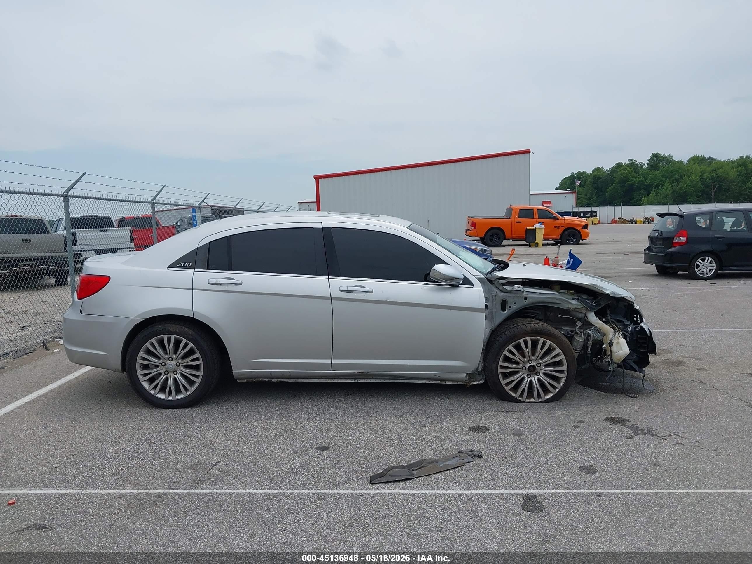2012 Chrysler 200 Limited Серебряный vin: 1C3CCBCB8CN175394