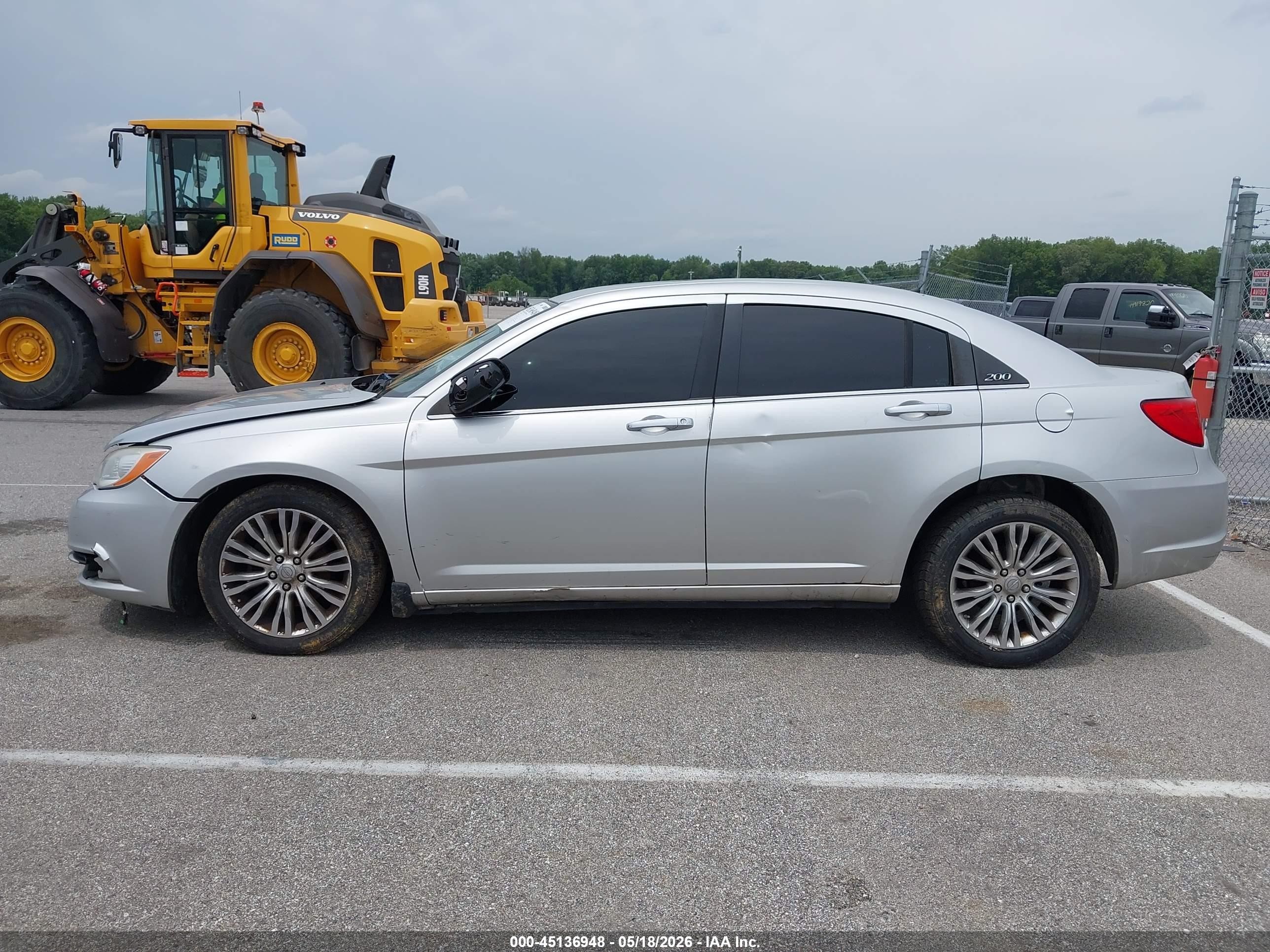 2012 Chrysler 200 Limited Серебряный vin: 1C3CCBCB8CN175394