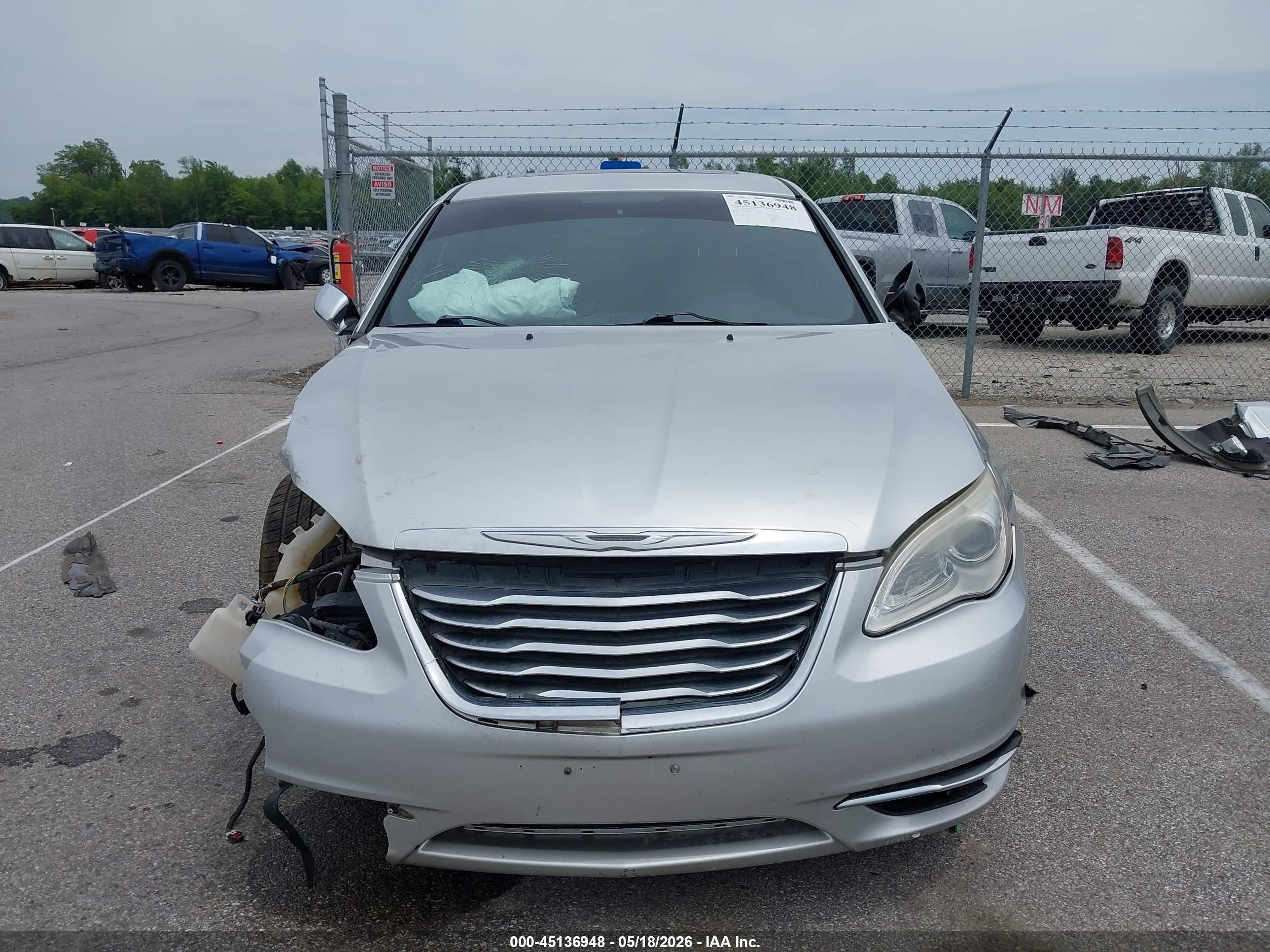 2012 Chrysler 200 Limited Серебряный vin: 1C3CCBCB8CN175394