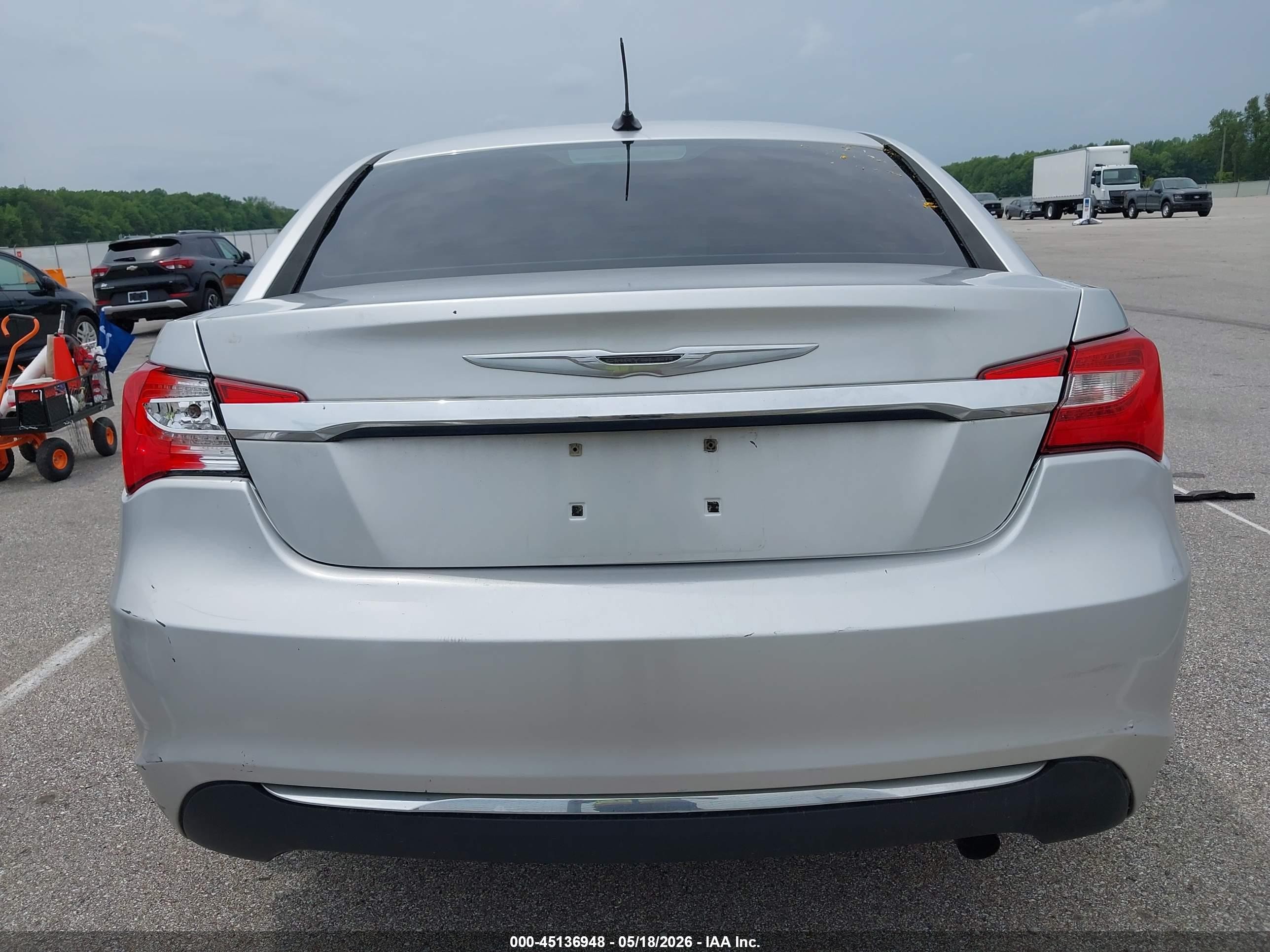 2012 Chrysler 200 Limited Серебряный vin: 1C3CCBCB8CN175394