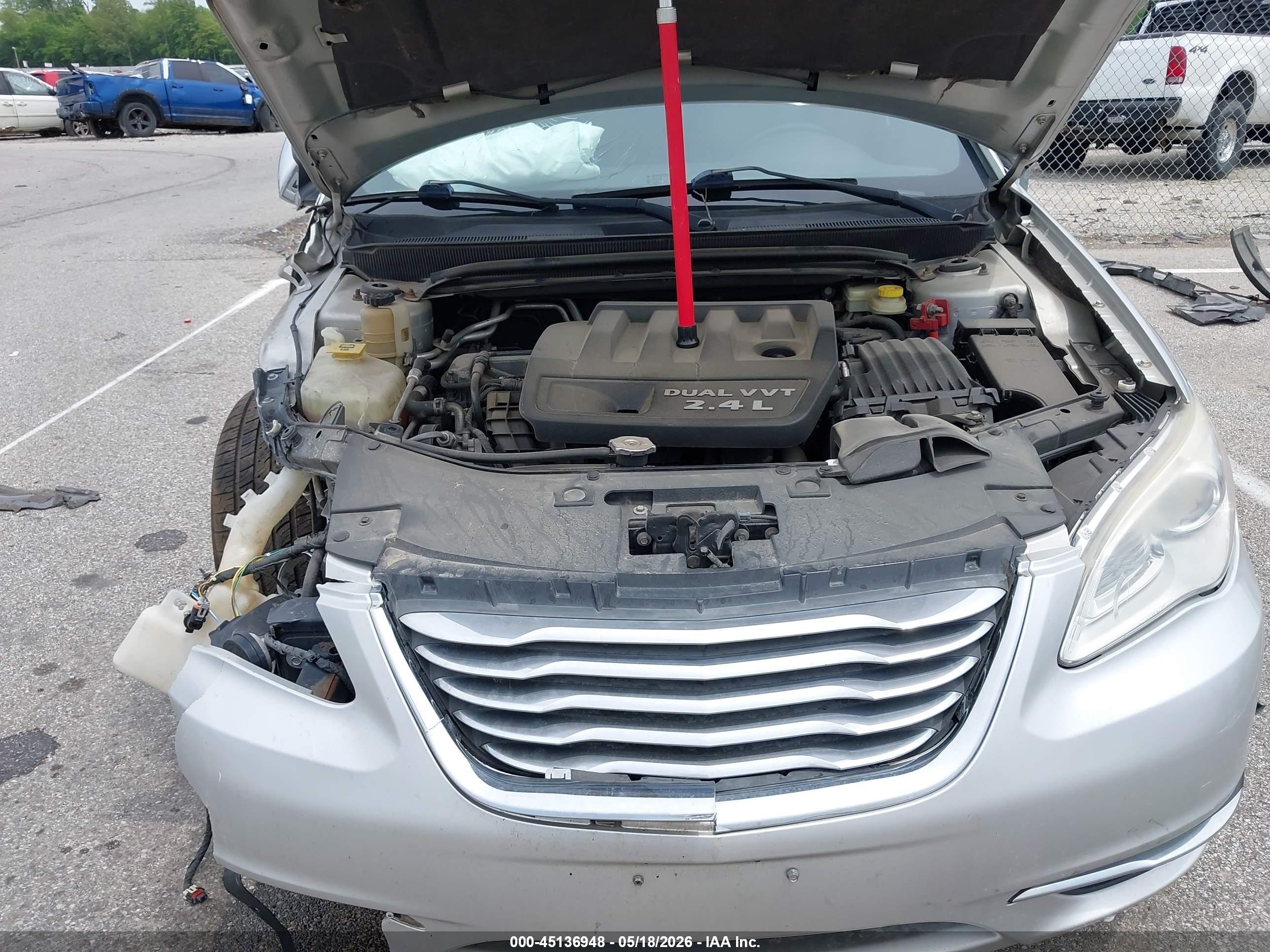 2012 Chrysler 200 Limited Серебряный vin: 1C3CCBCB8CN175394
