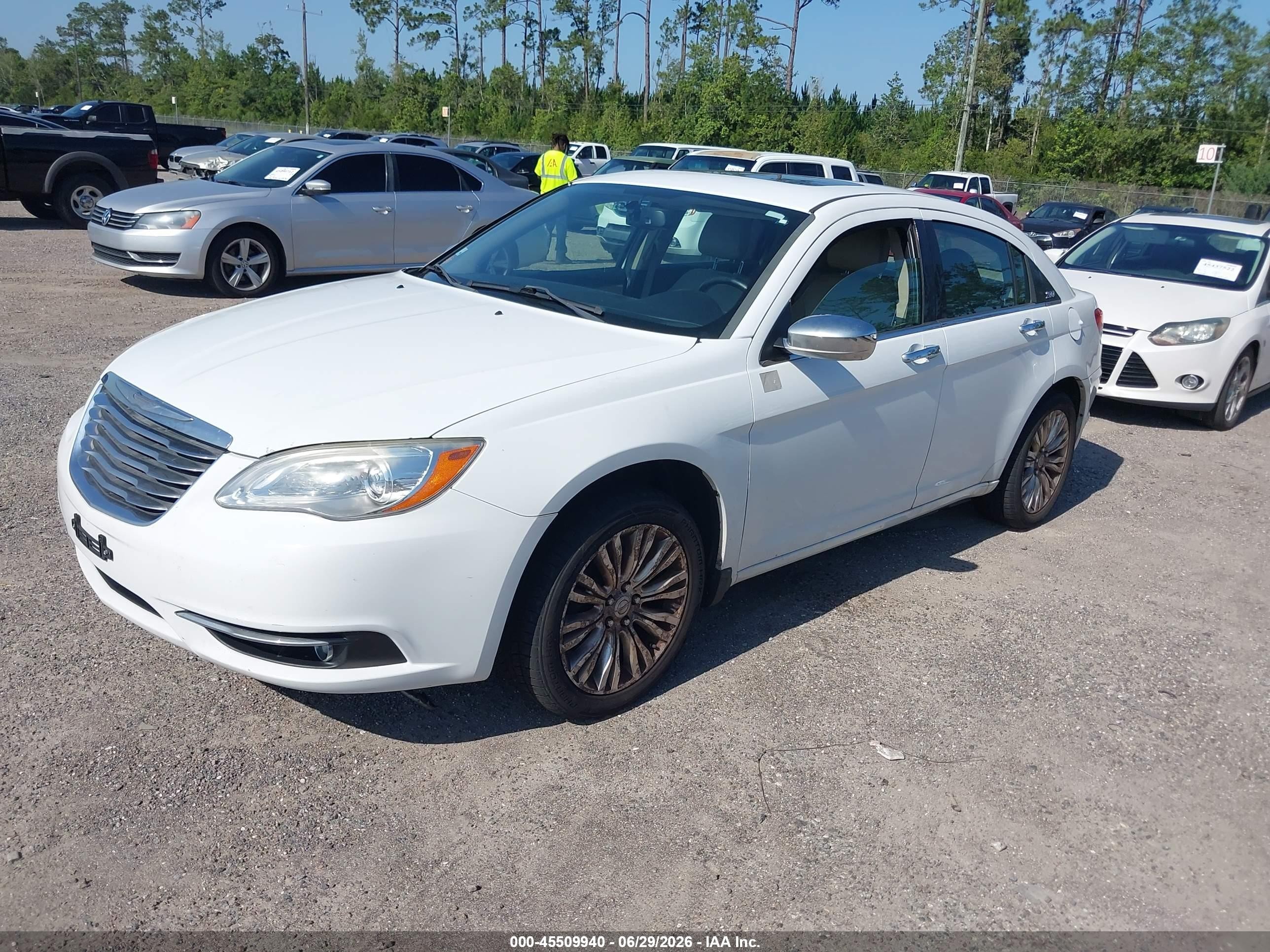 2012 Chrysler 200 Limited White vin: 1C3CCBCBXCN223364