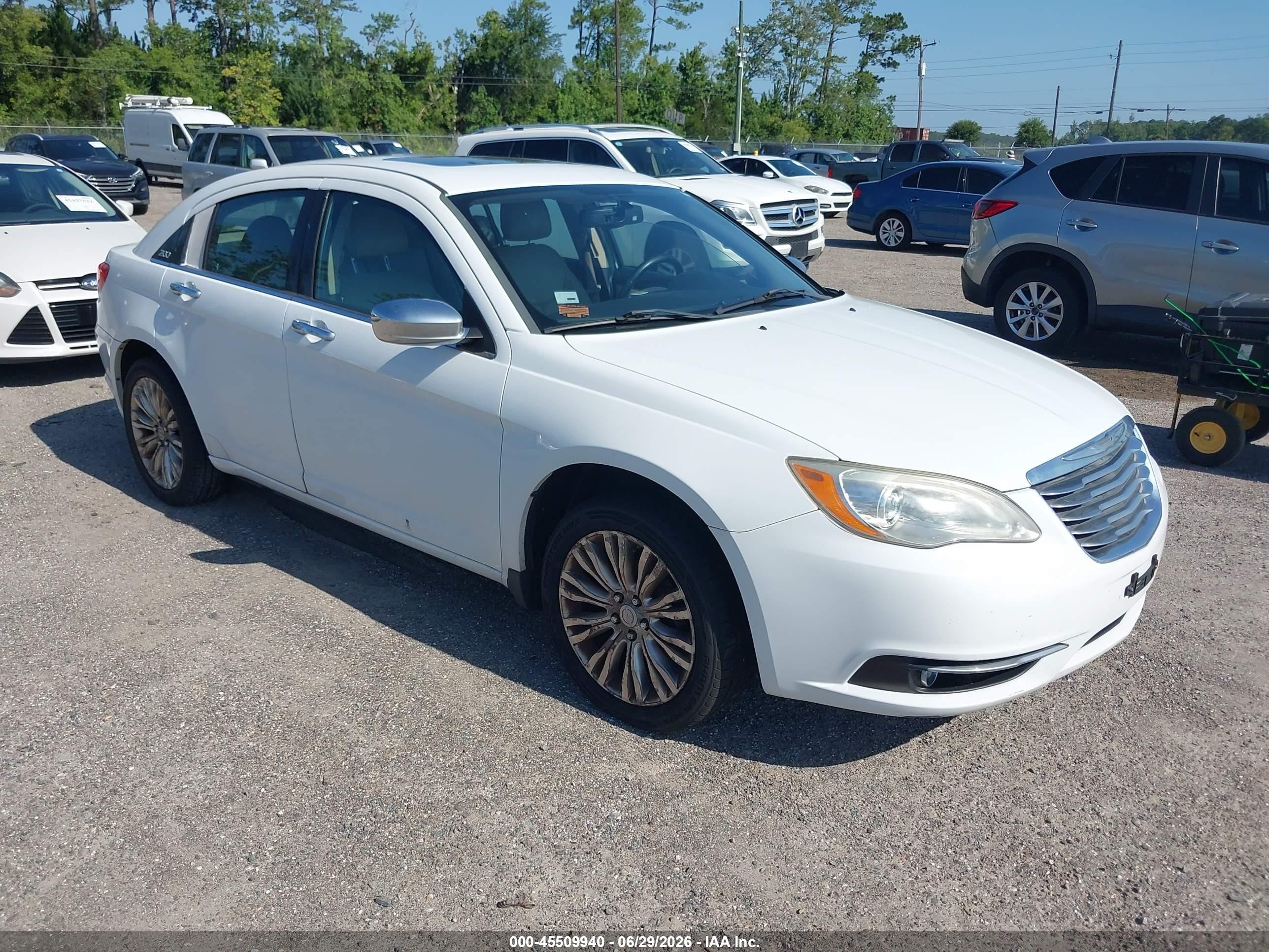 2012 Chrysler 200 Limited White vin: 1C3CCBCBXCN223364