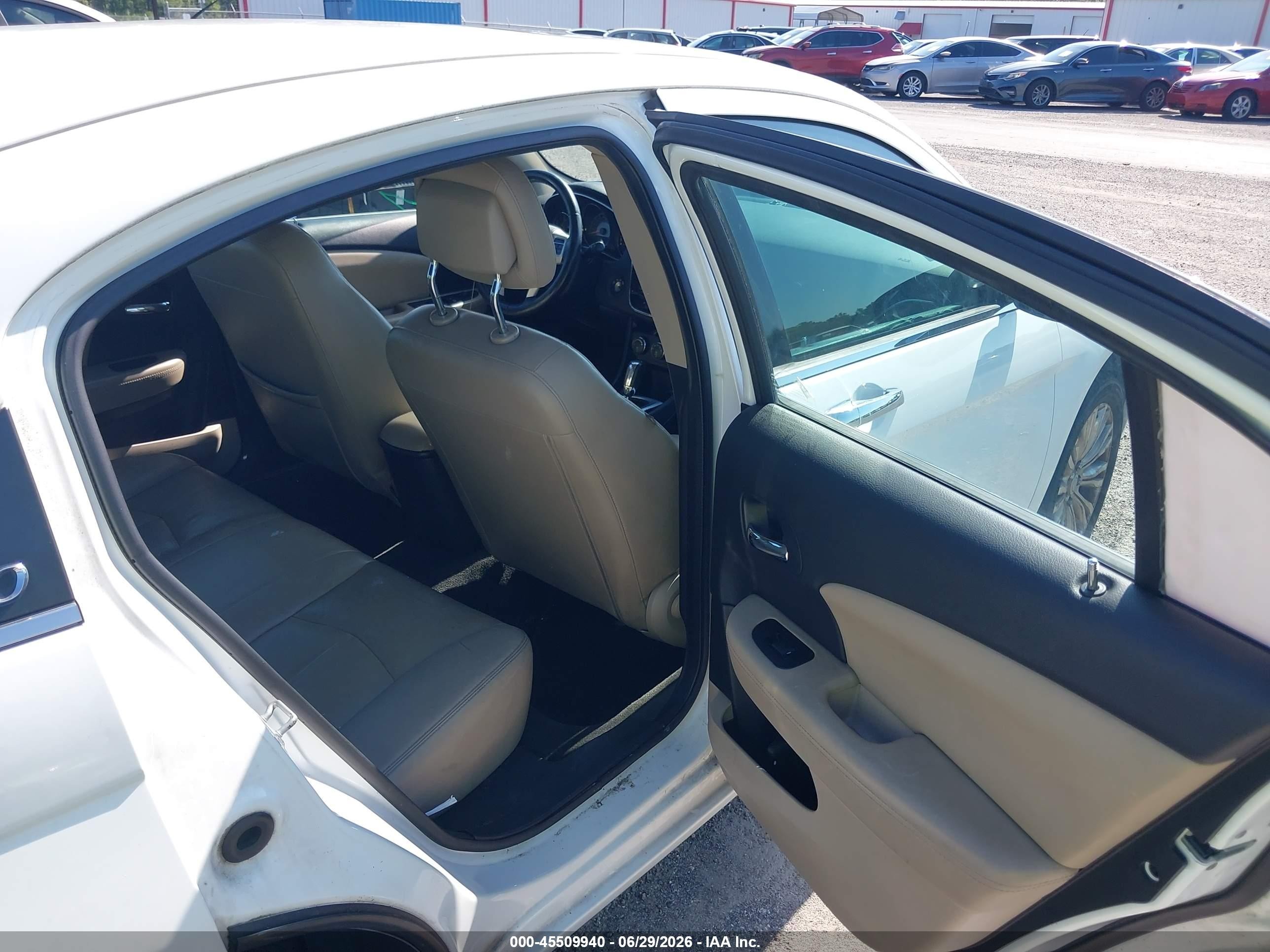 2012 Chrysler 200 Limited White vin: 1C3CCBCBXCN223364
