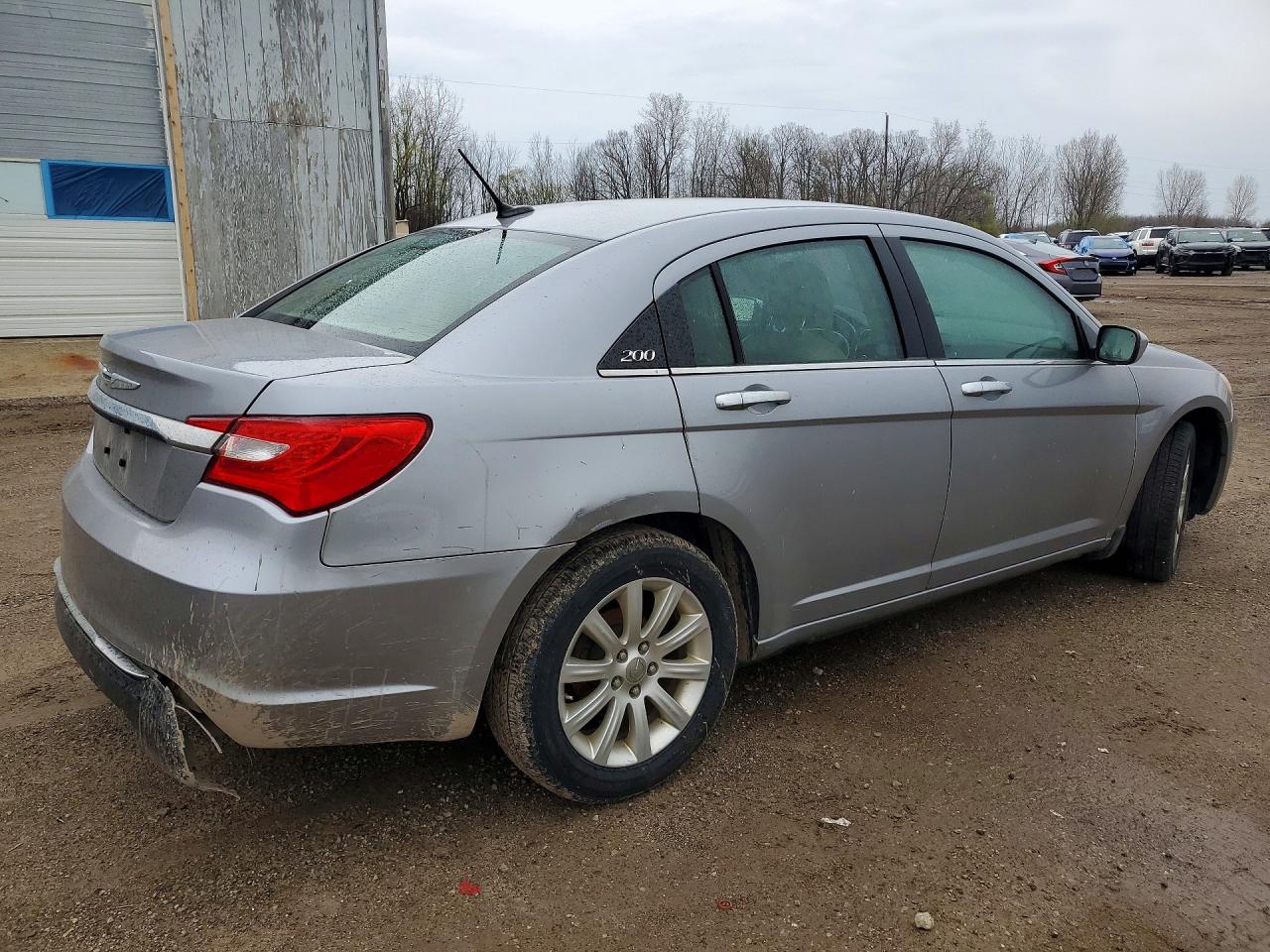2013 Chrysler 200 Limited Silver vin: 1C3CCBCG0DN526053