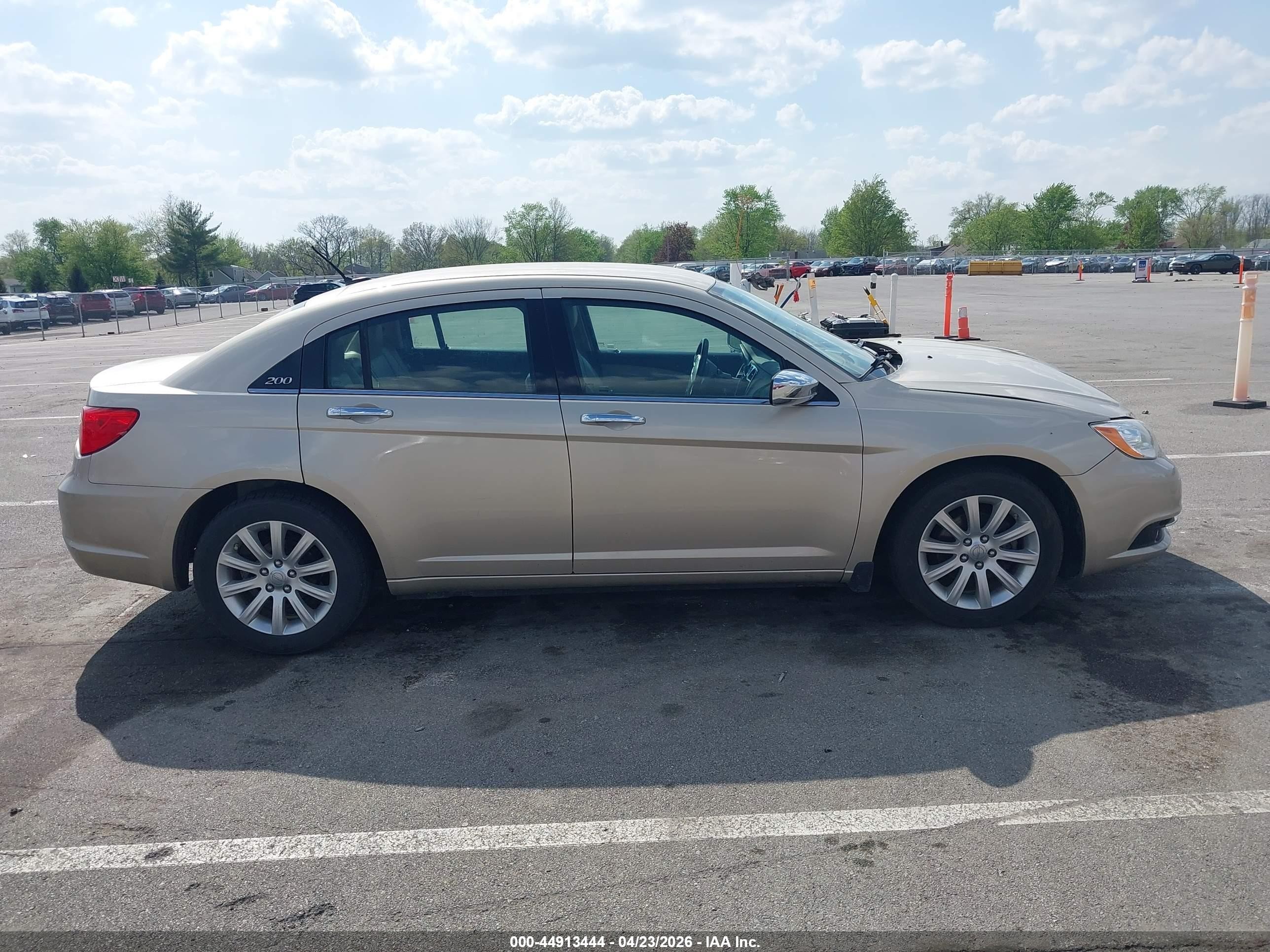 2013 Chrysler 200 Limited Beige vin: 1C3CCBCG0DN571431